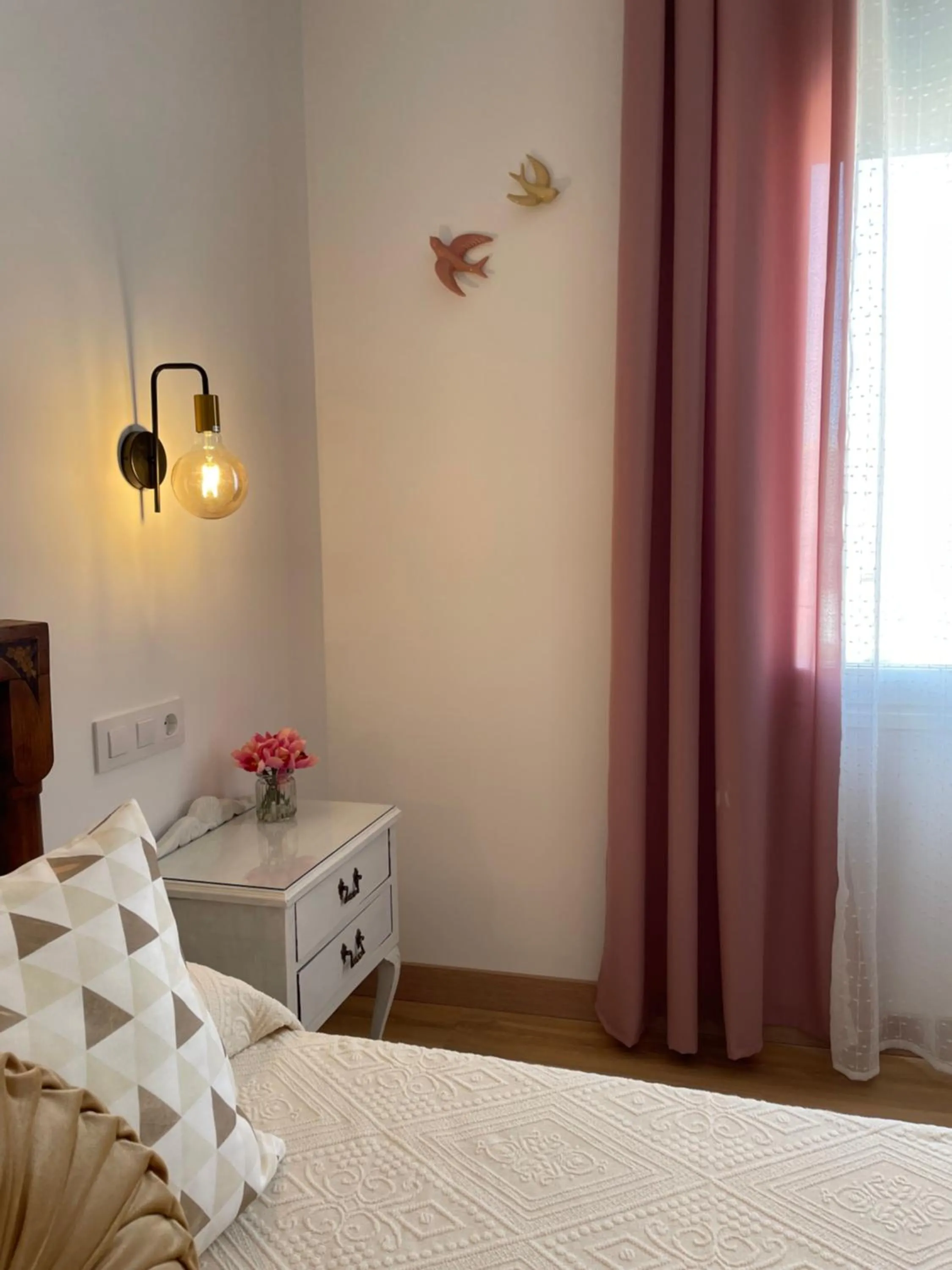 Family Room with Bathroom in El Paseo