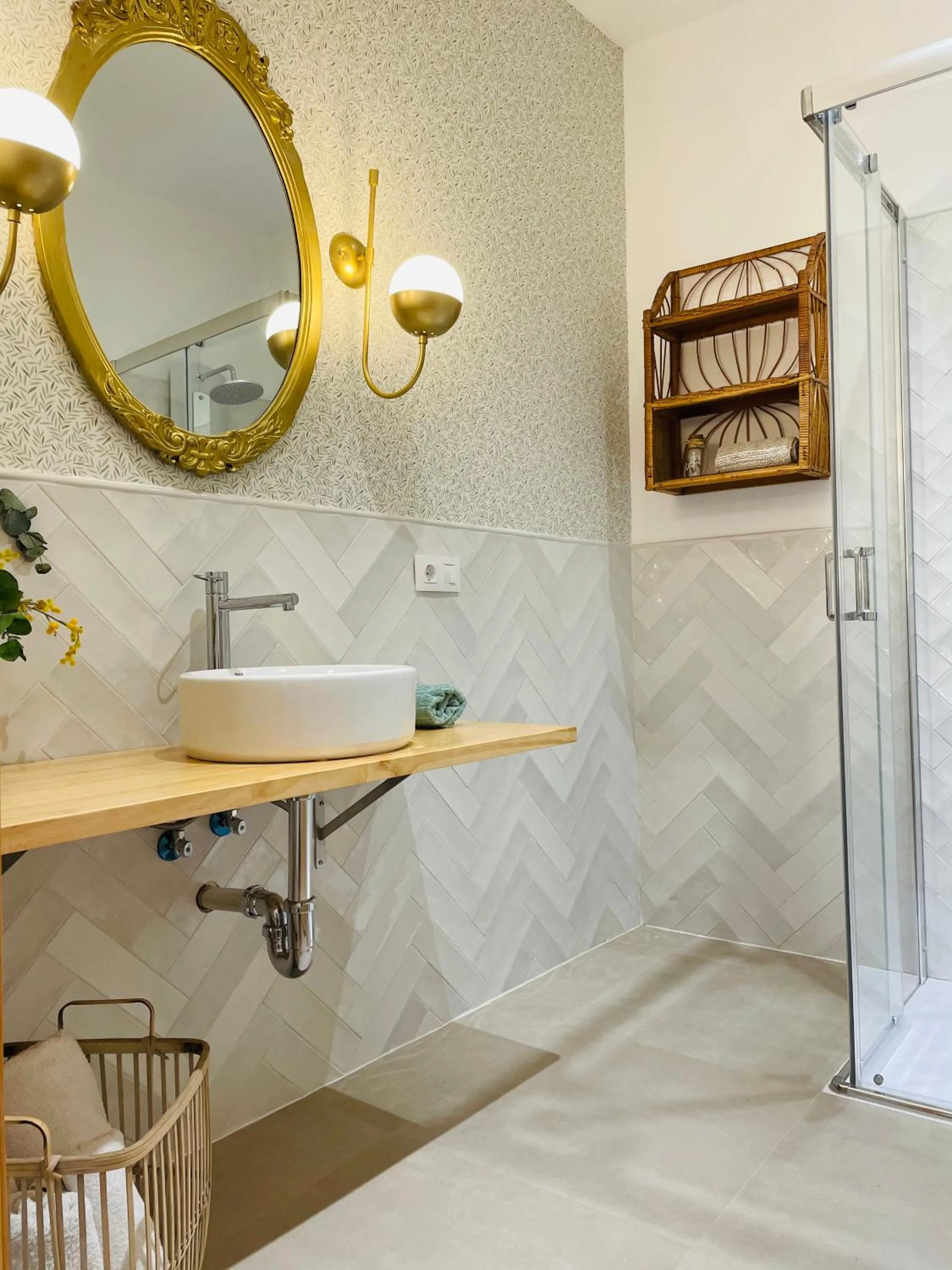 Deluxe Queen Room in El Paseo