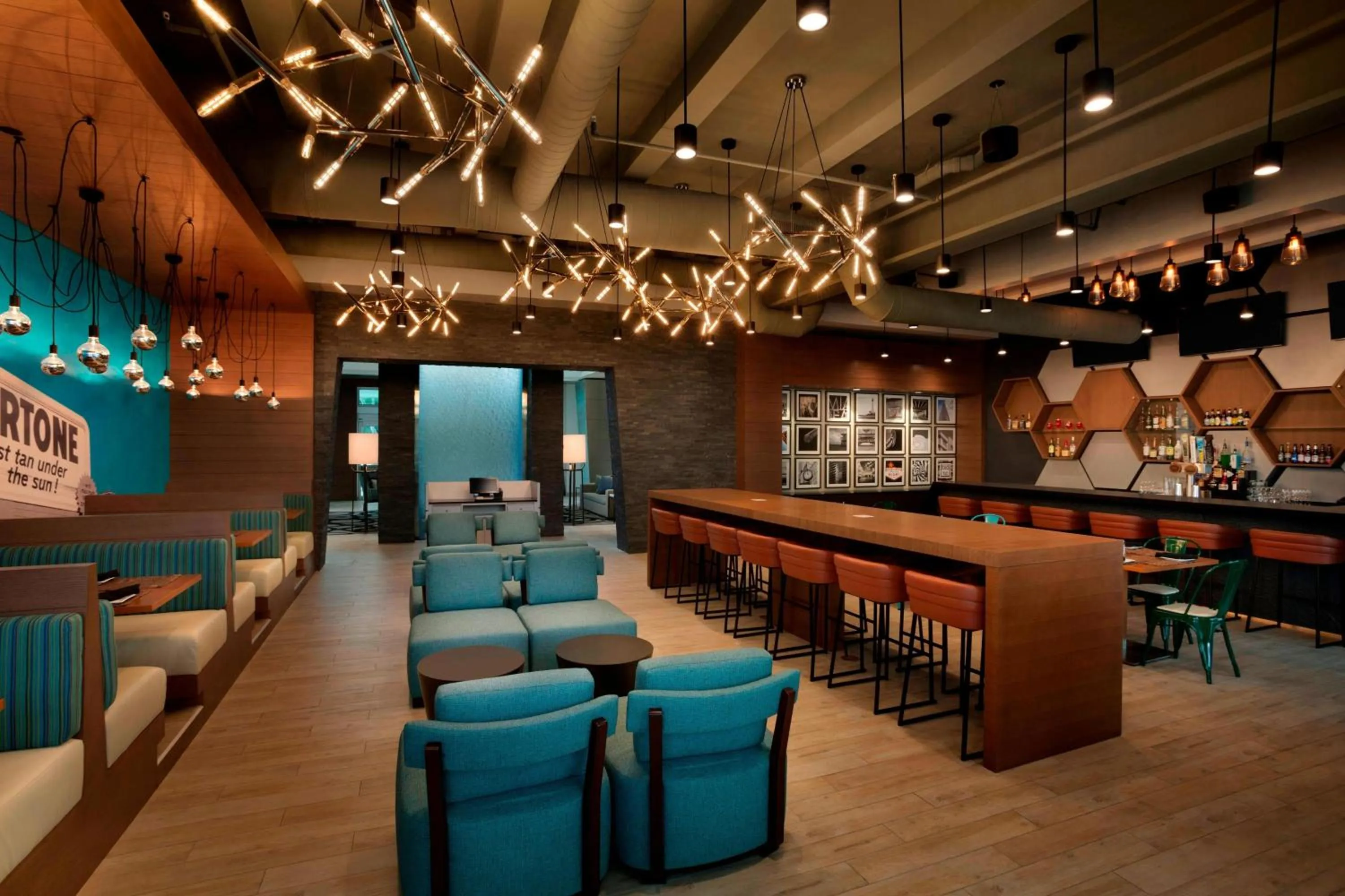 Lounge or bar in Four Points by Sheraton Miami Airport