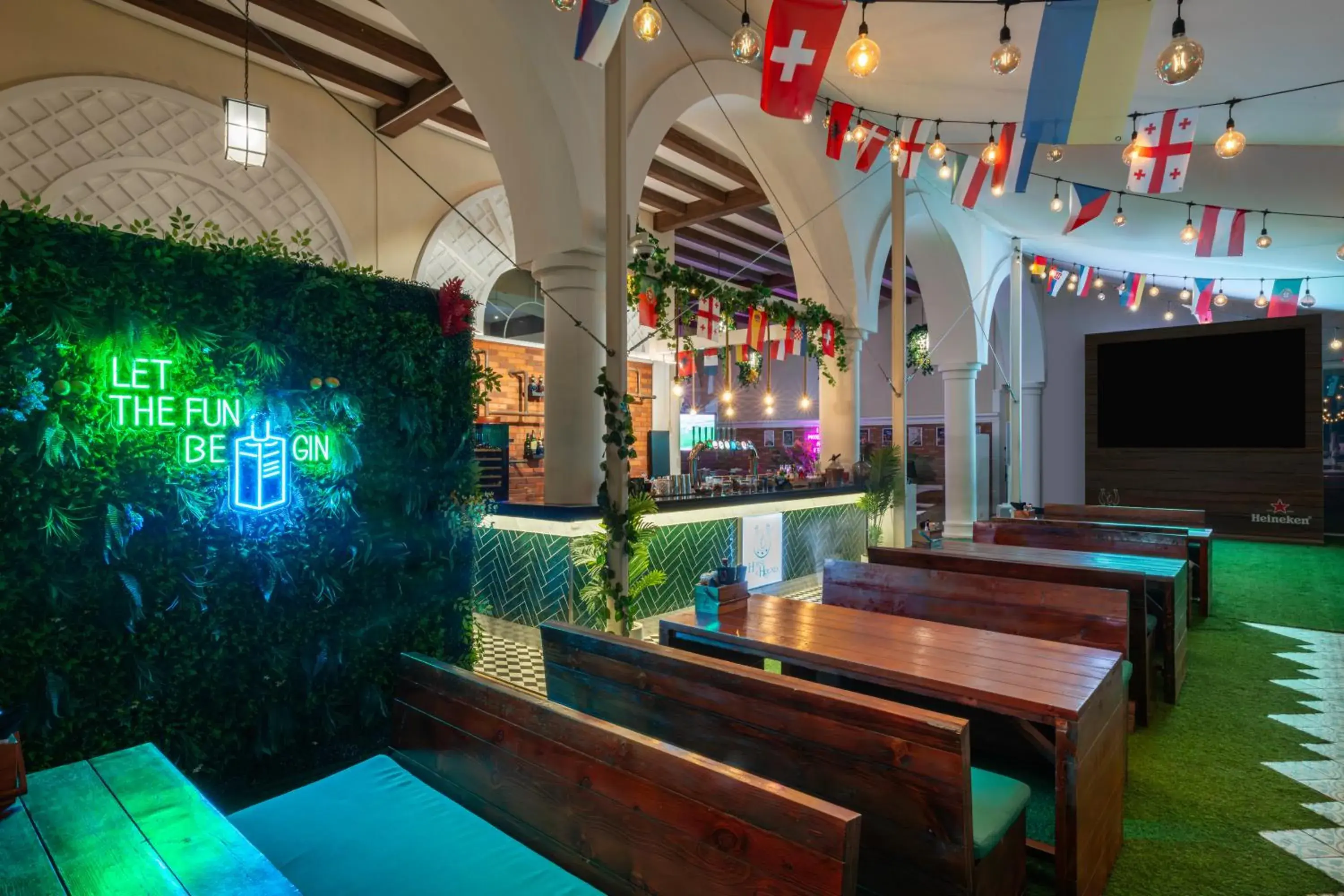 Restaurant/places to eat in Al Habtoor Polo Resort Restaurant/places to eat in Al Habtoor Polo Resort