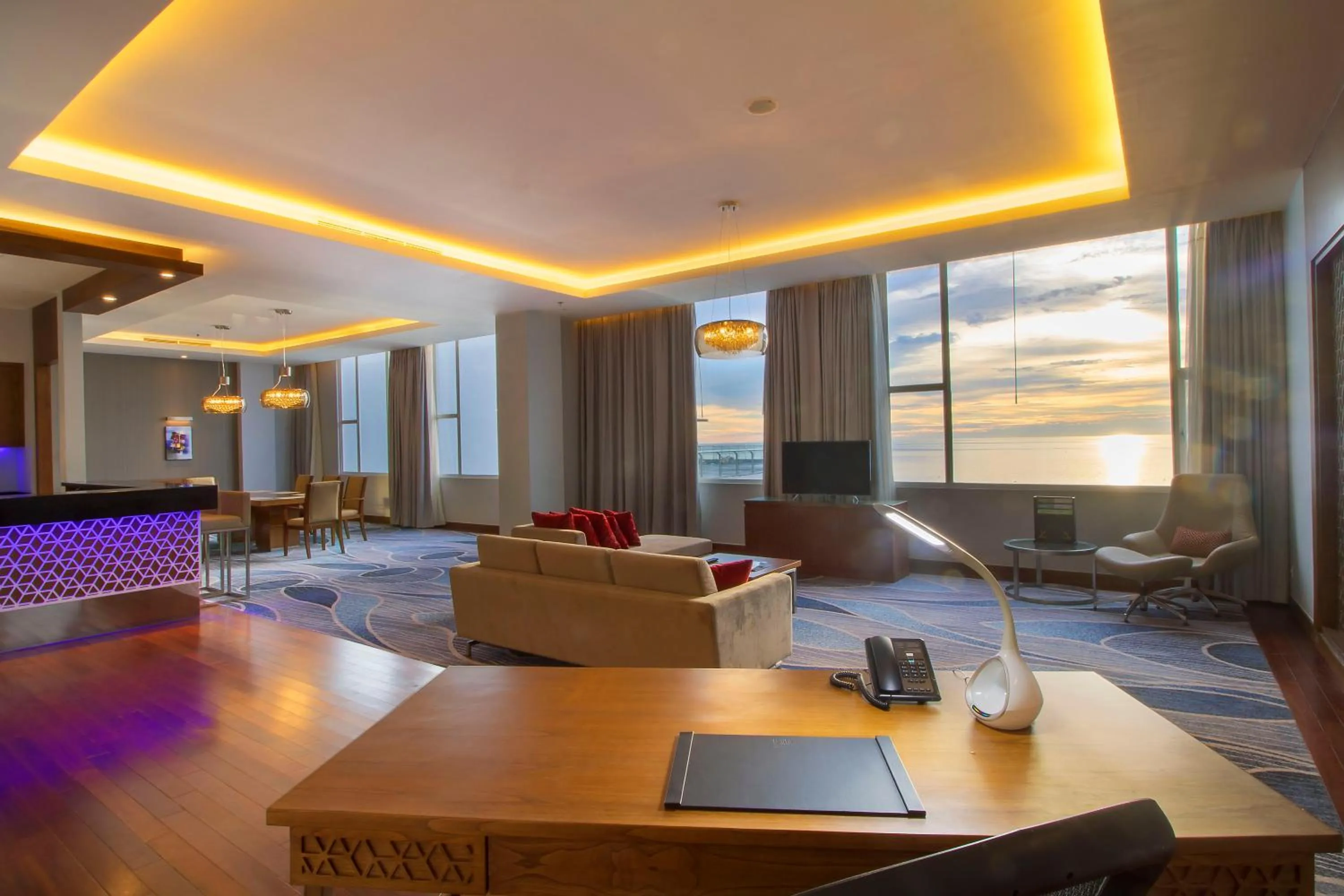 TV and multimedia in Four Points by Sheraton Manado