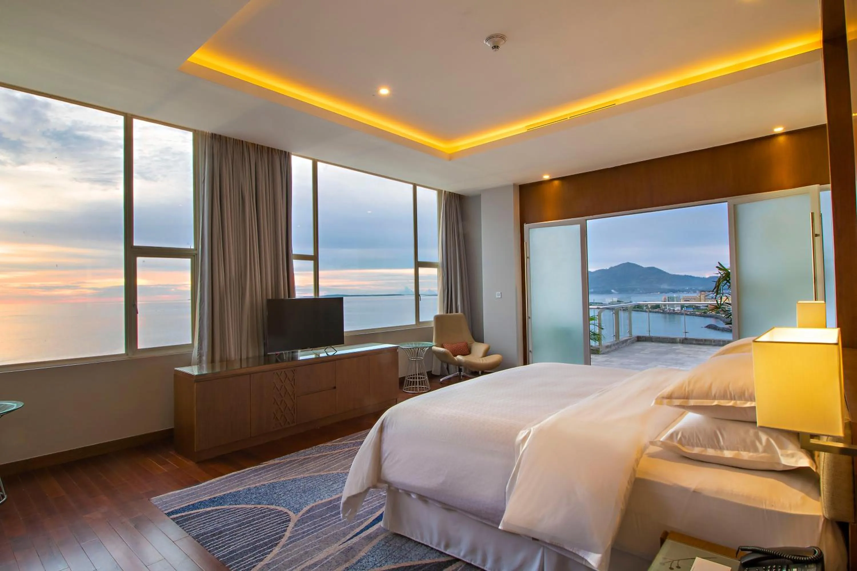 Bed in Four Points by Sheraton Manado