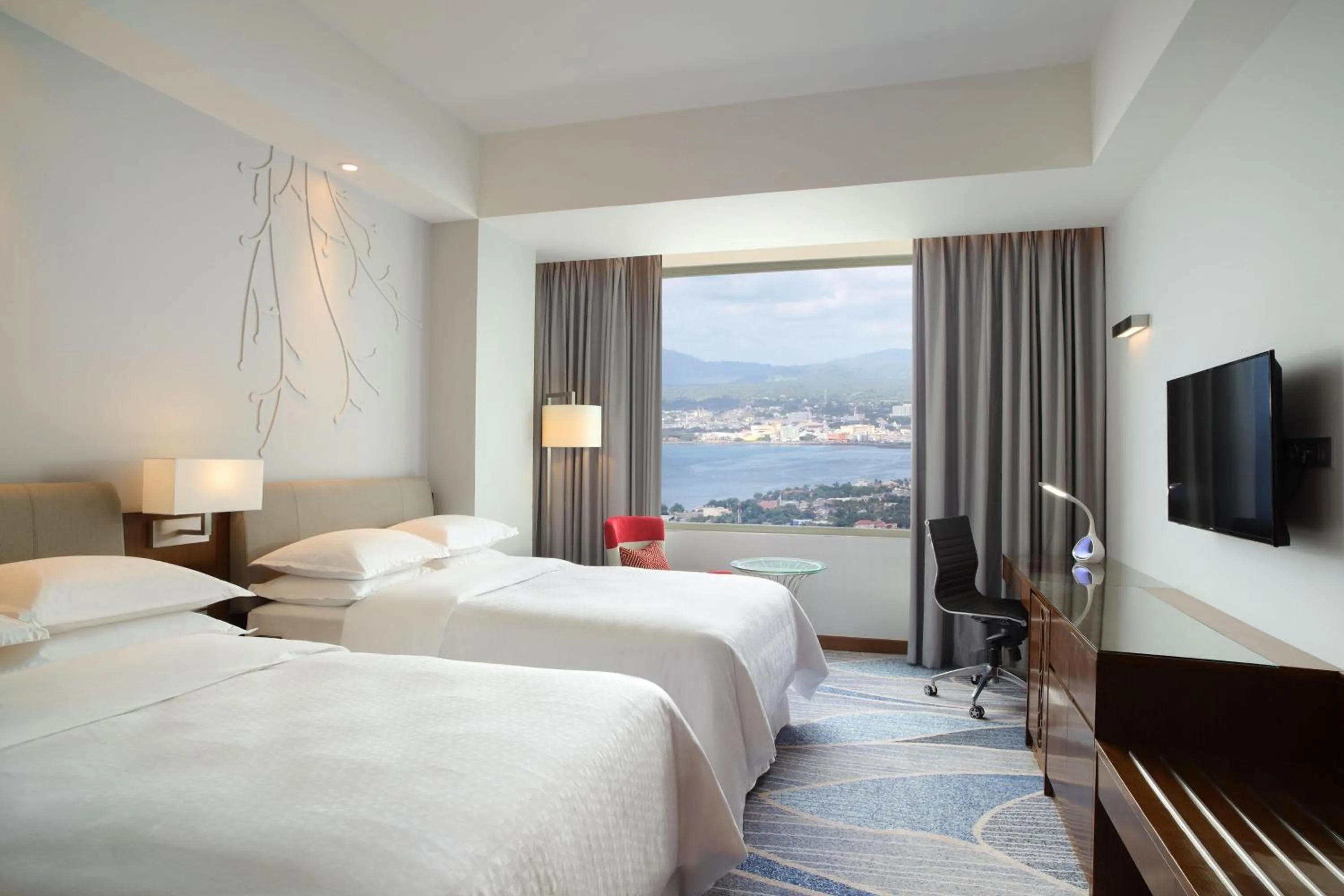 Photo of the whole room, Bed in Four Points by Sheraton Manado