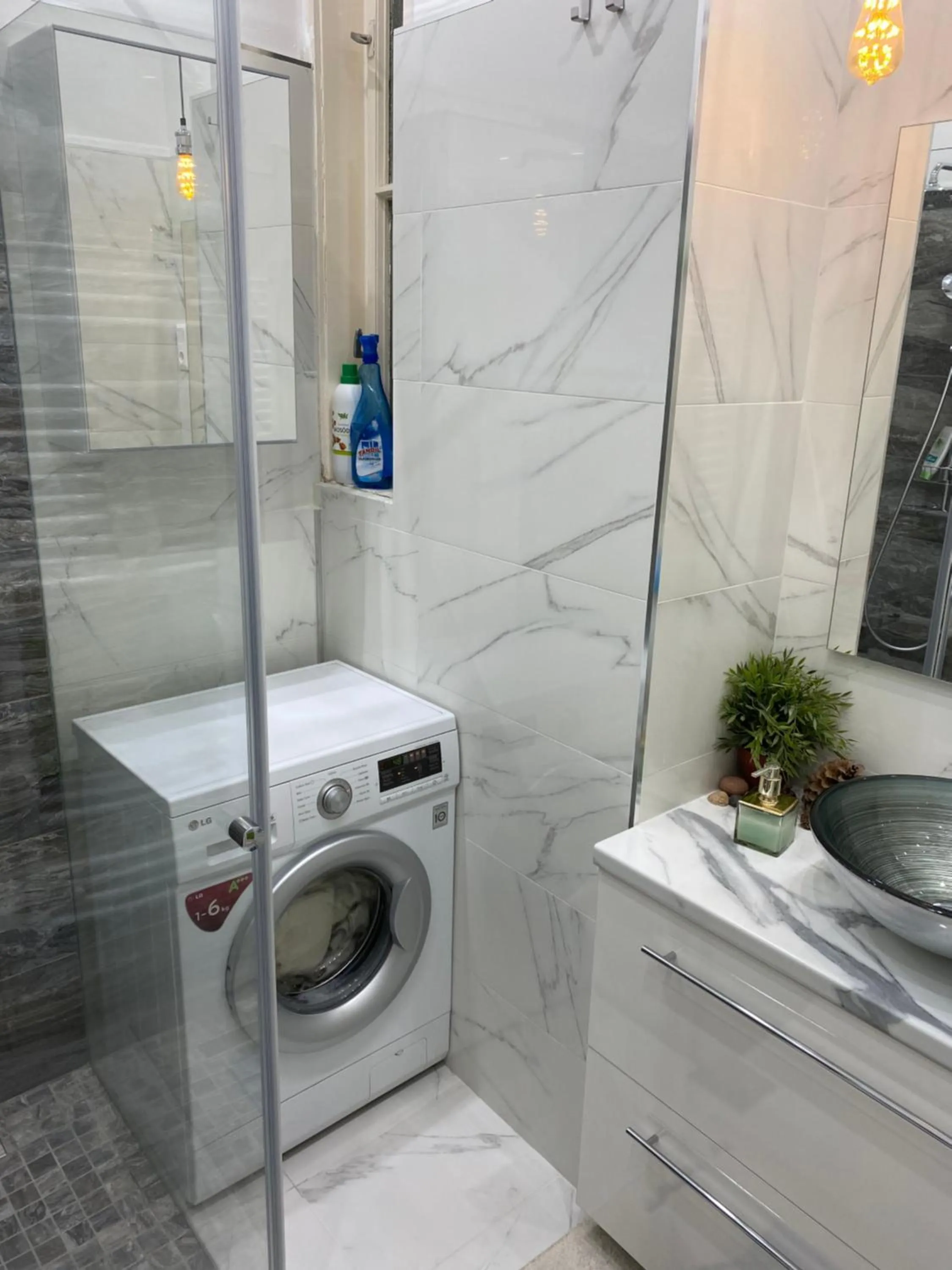 Lonyay Street Apartment