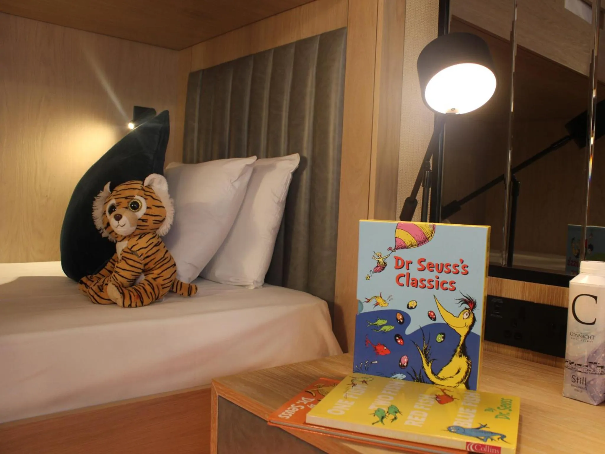 bunk bed, Bed in The Connacht Hotel