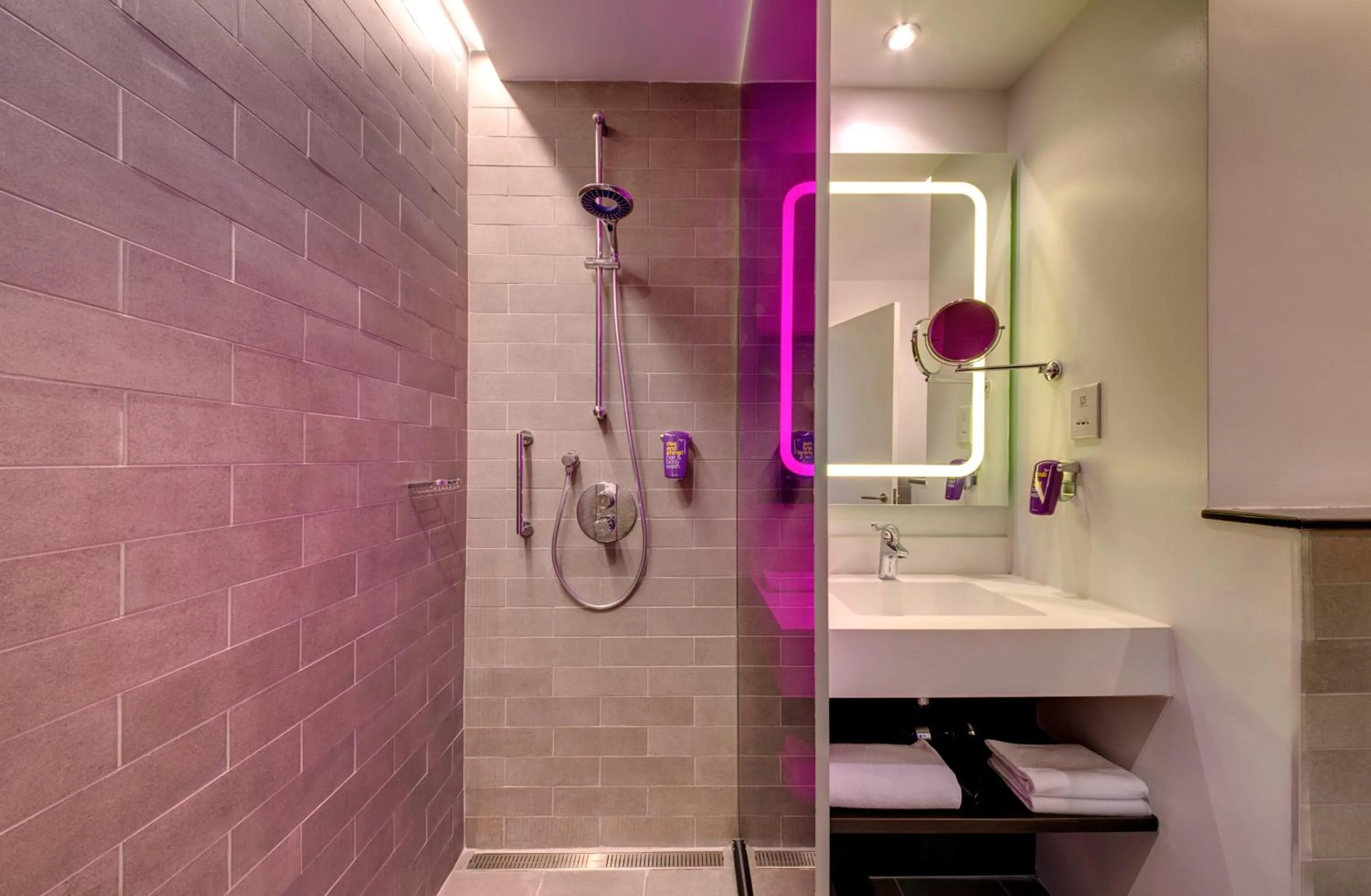 Toilet in Park Inn by Radisson, Nairobi Westlands