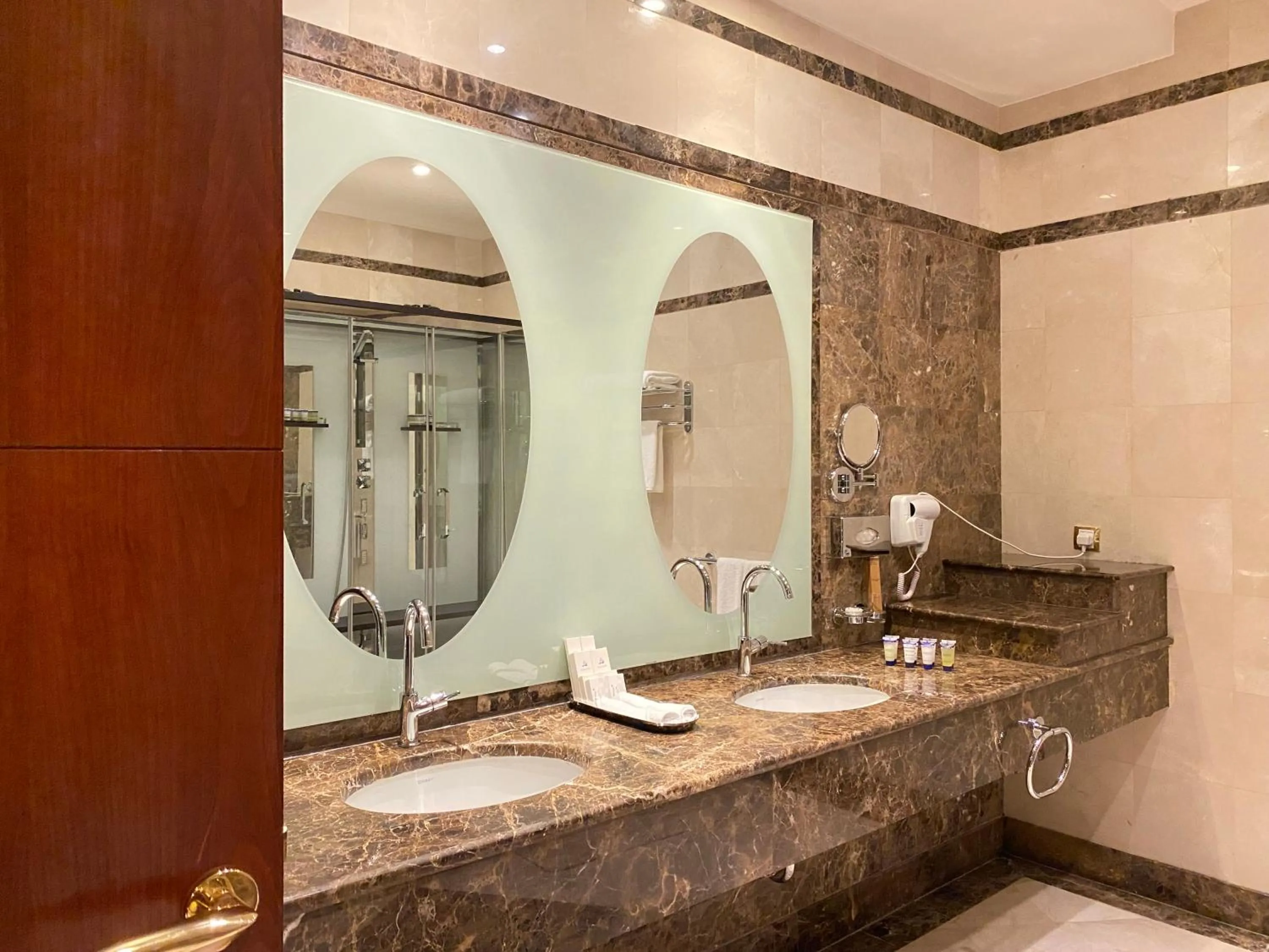 Bathroom in Park Inn by Radisson Makkah Al Naseem