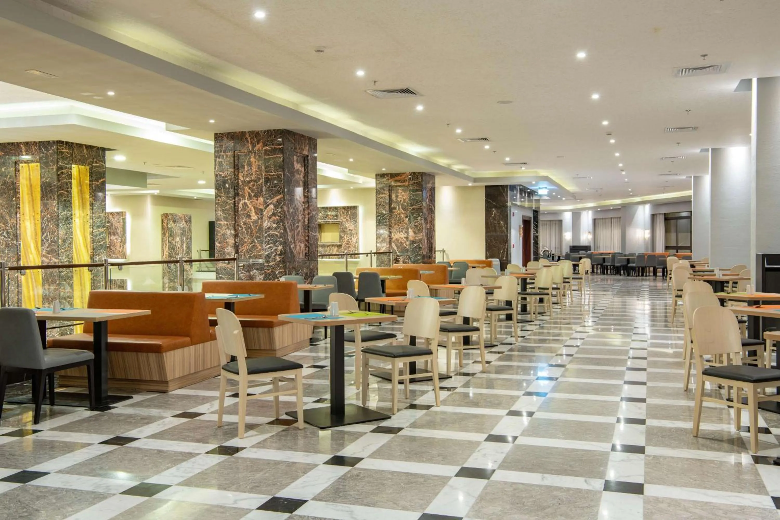 Restaurant/places to eat in Park Inn by Radisson Makkah Al Naseem
