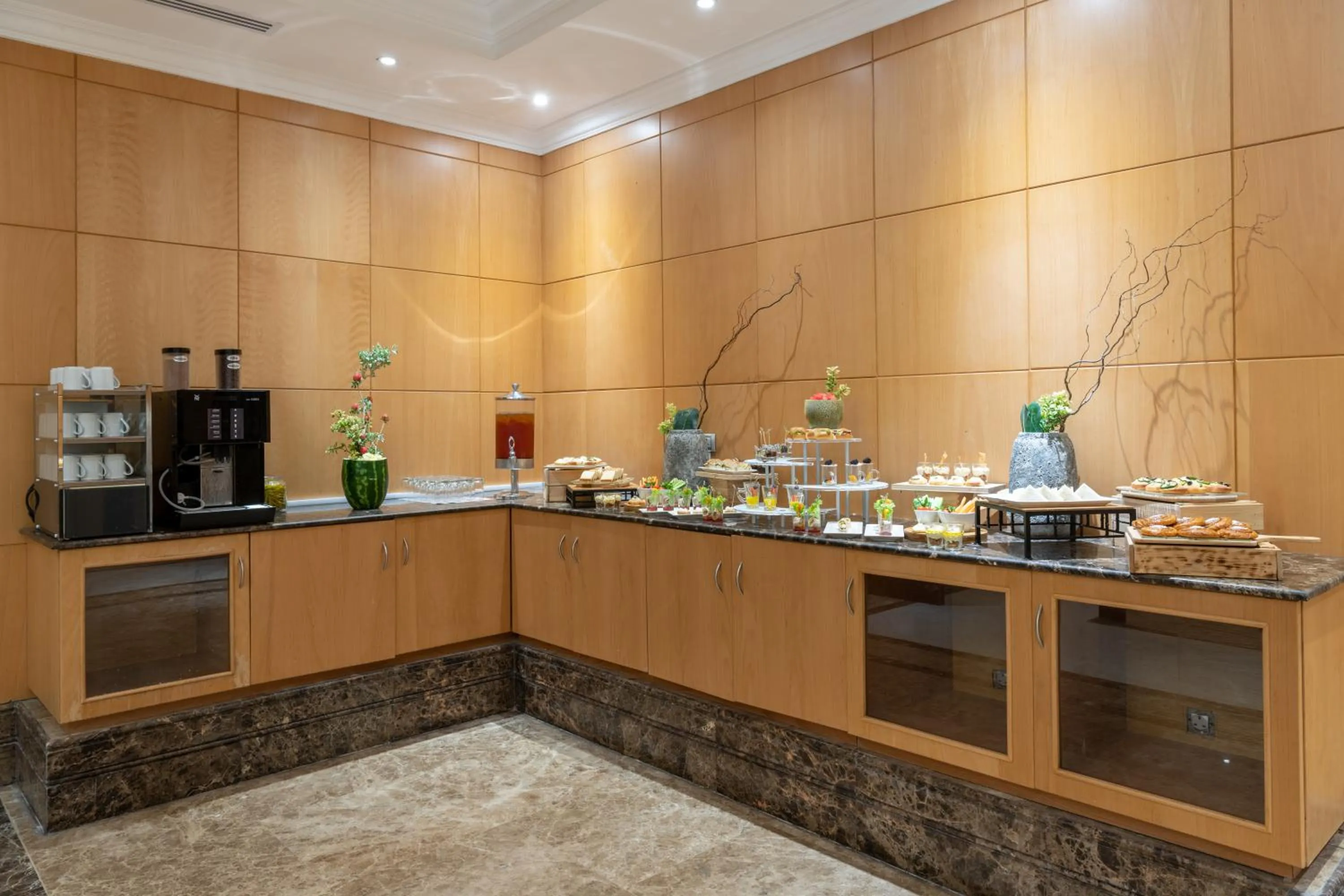 Food and drinks in Park Inn by Radisson Makkah Al Naseem