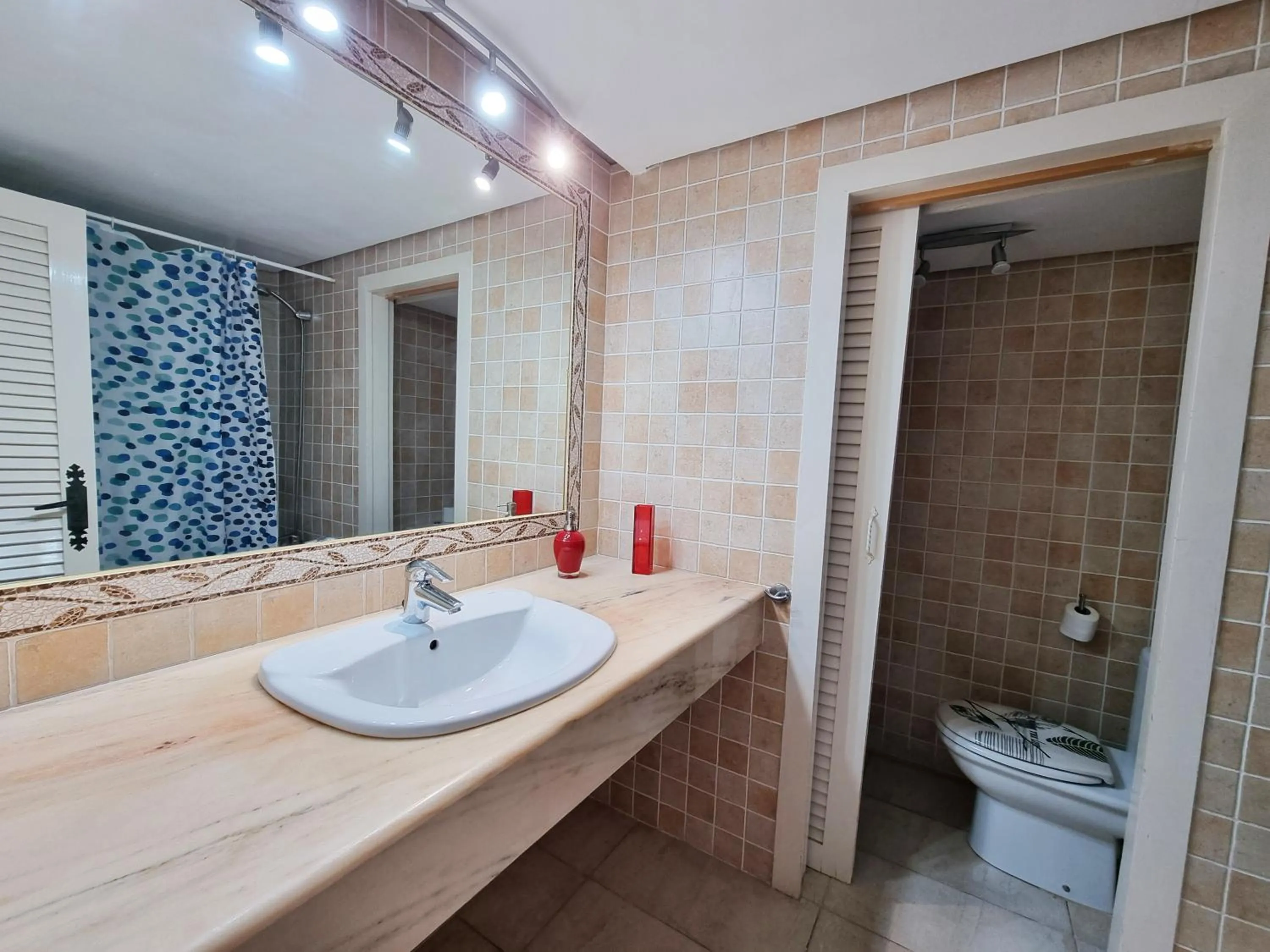 Bathroom in Apartamentos Eurhostal 3000