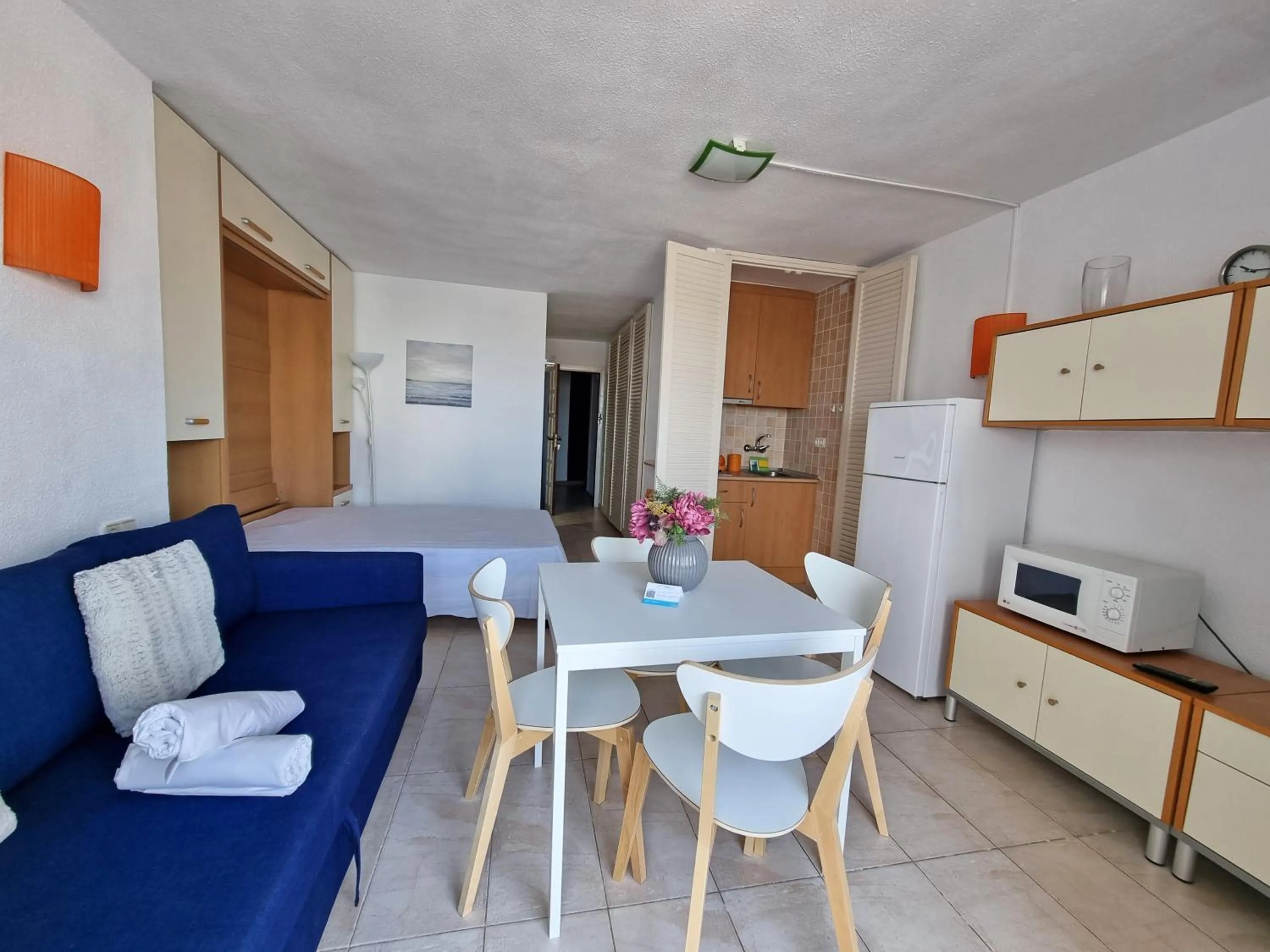 Kitchen or kitchenette in Apartamentos Eurhostal 3000