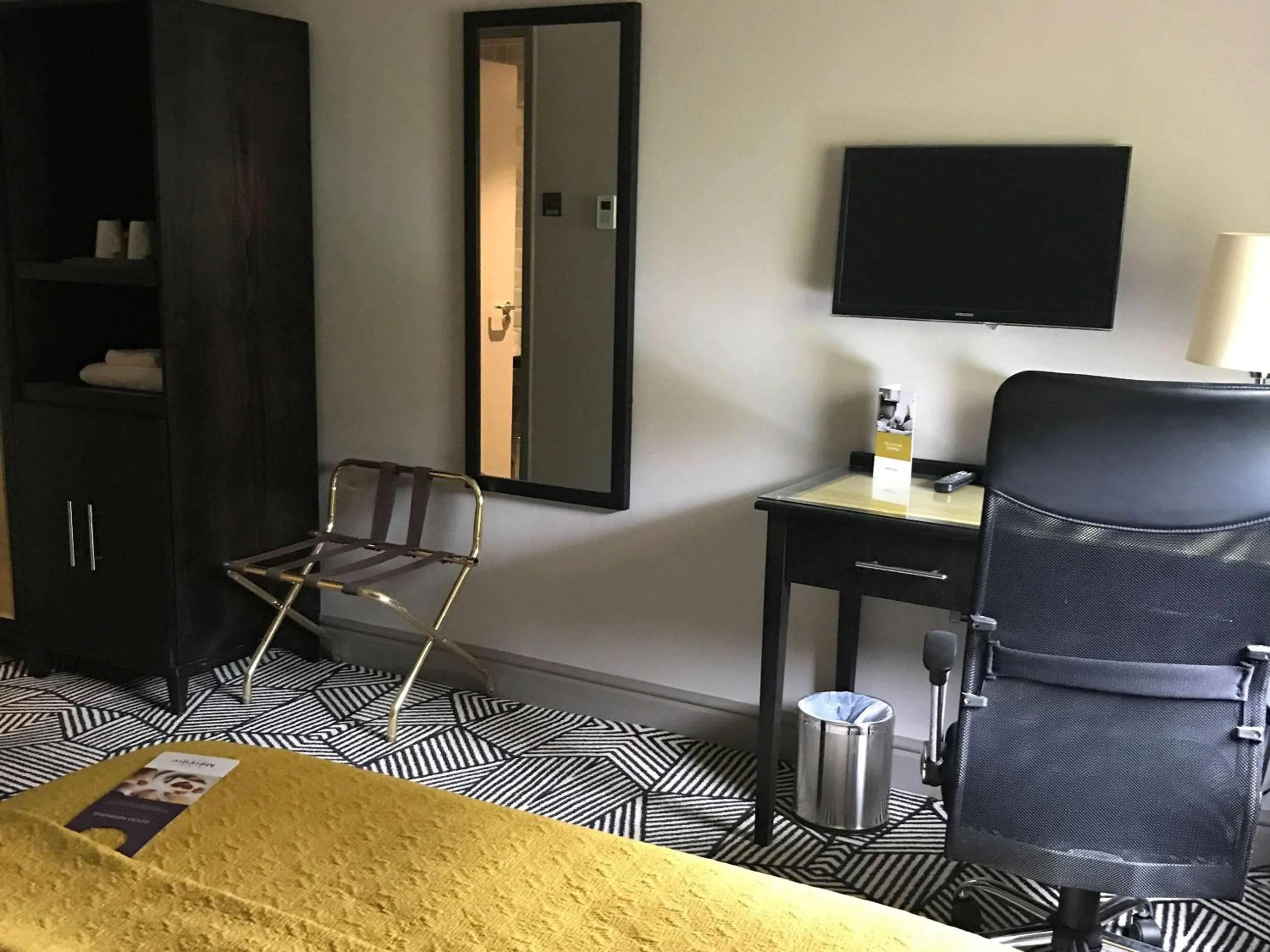 Property building, Bed in Hunton Park Hotel