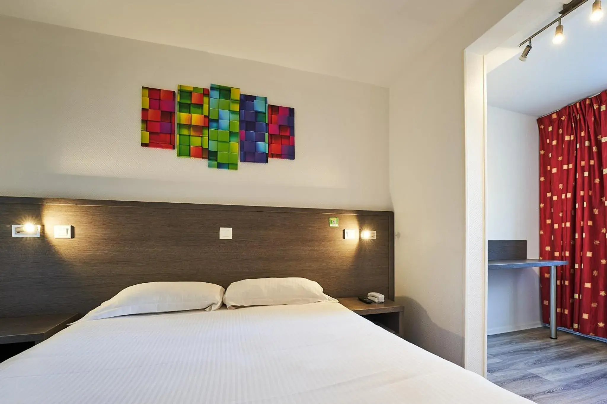 Bedroom, Bed in Authentic by balladins Dijon / Marsannay-la-Côte Bedroom, Bed in Authentic by balladins Dijon / Marsannay-la-Côte