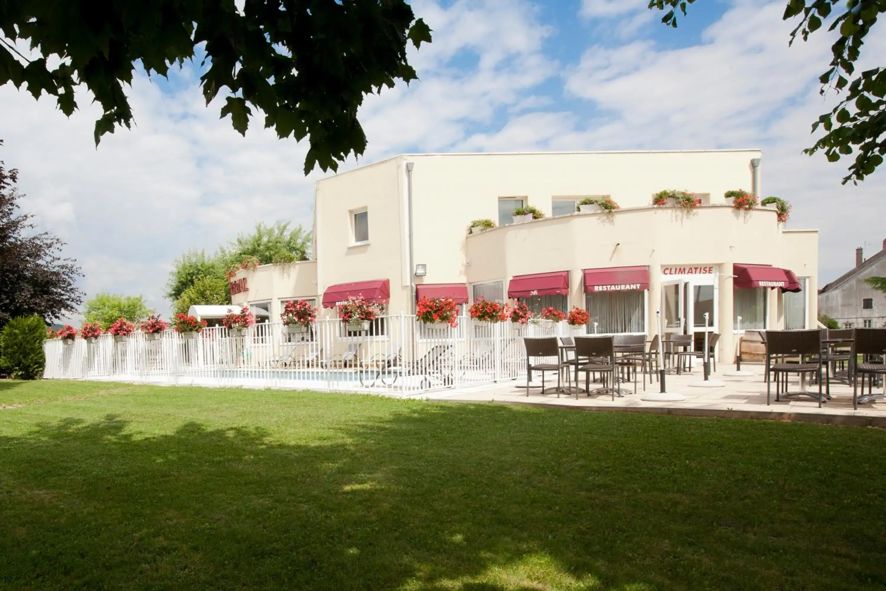 Facade/entrance in Authentic by balladins Dijon / Marsannay-la-Côte Facade/entrance in Authentic by balladins Dijon / Marsannay-la-Côte