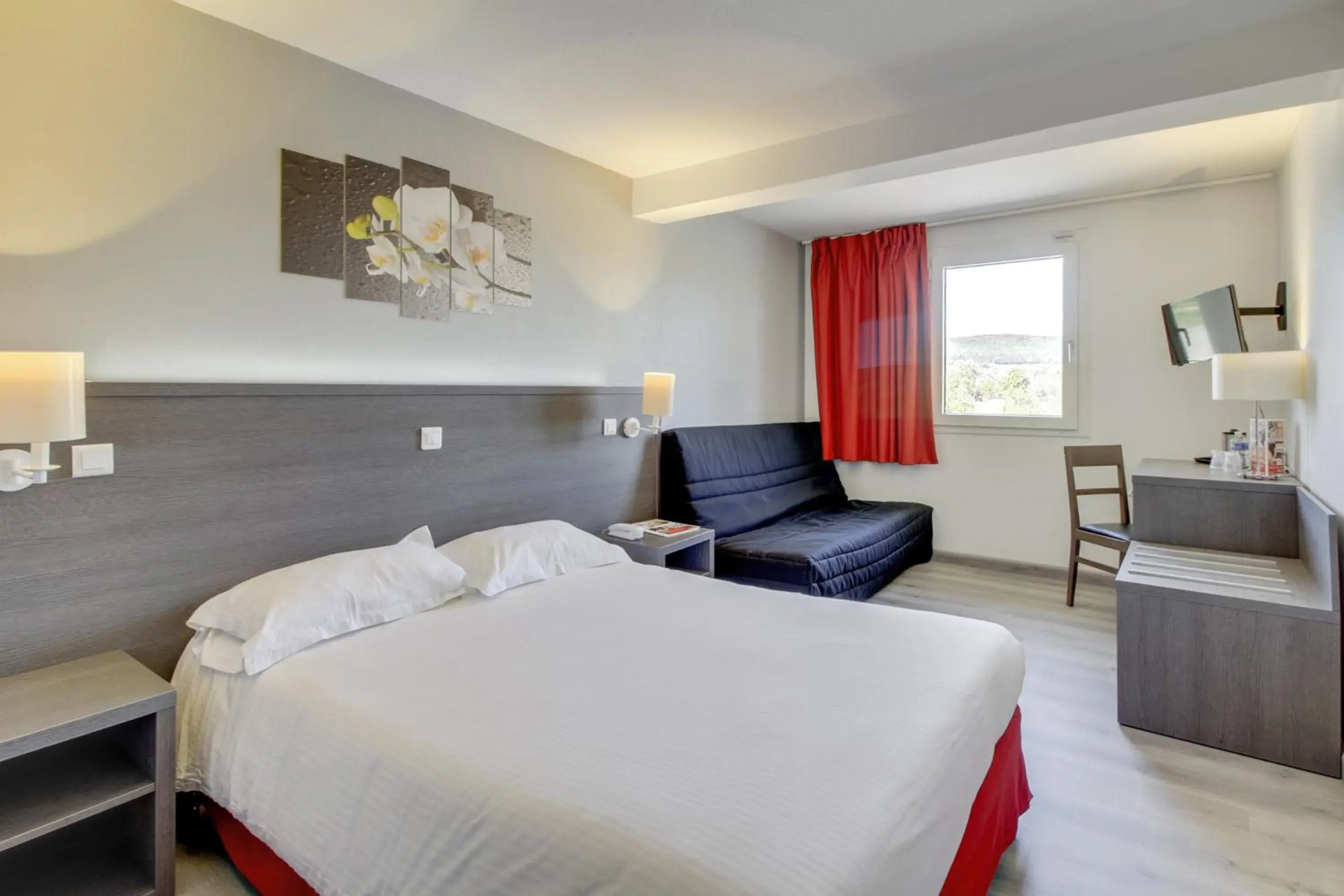 Photo of the whole room, Bed in Authentic by balladins Dijon / Marsannay-la-Côte Photo of the whole room, Bed in Authentic by balladins Dijon / Marsannay-la-Côte