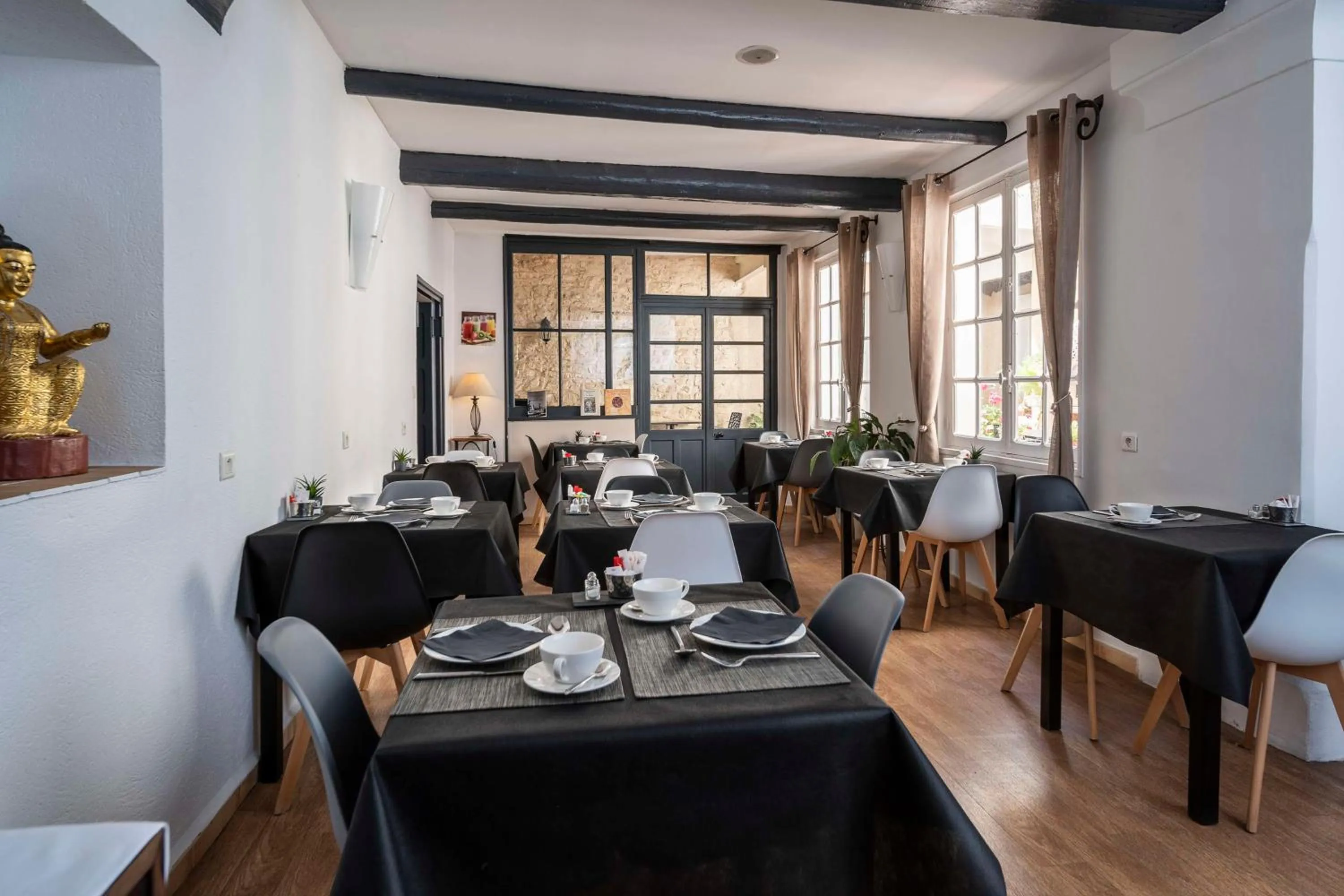 Food and drinks in Best Western Le Comtadin