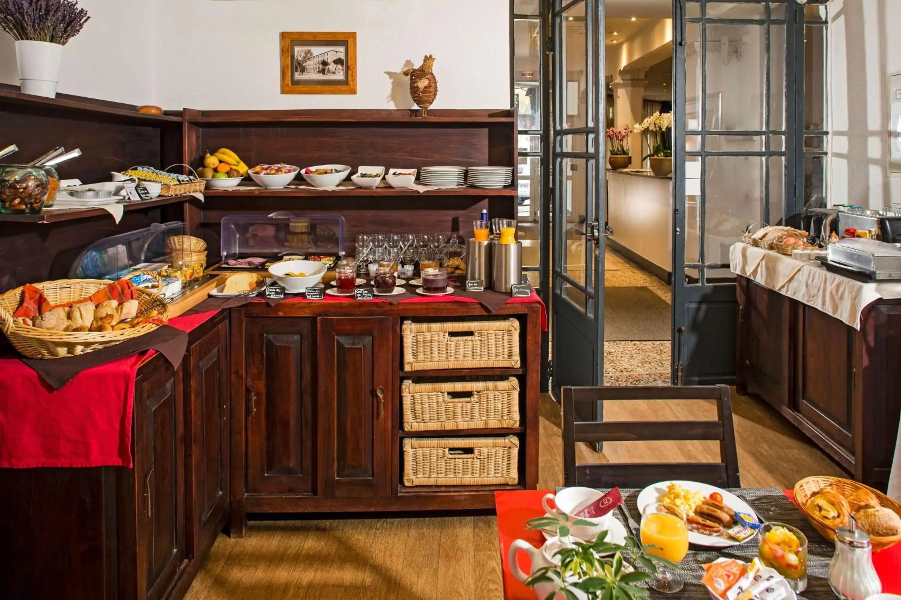 Restaurant/places to eat in Best Western Le Comtadin Restaurant/places to eat in Best Western Le Comtadin