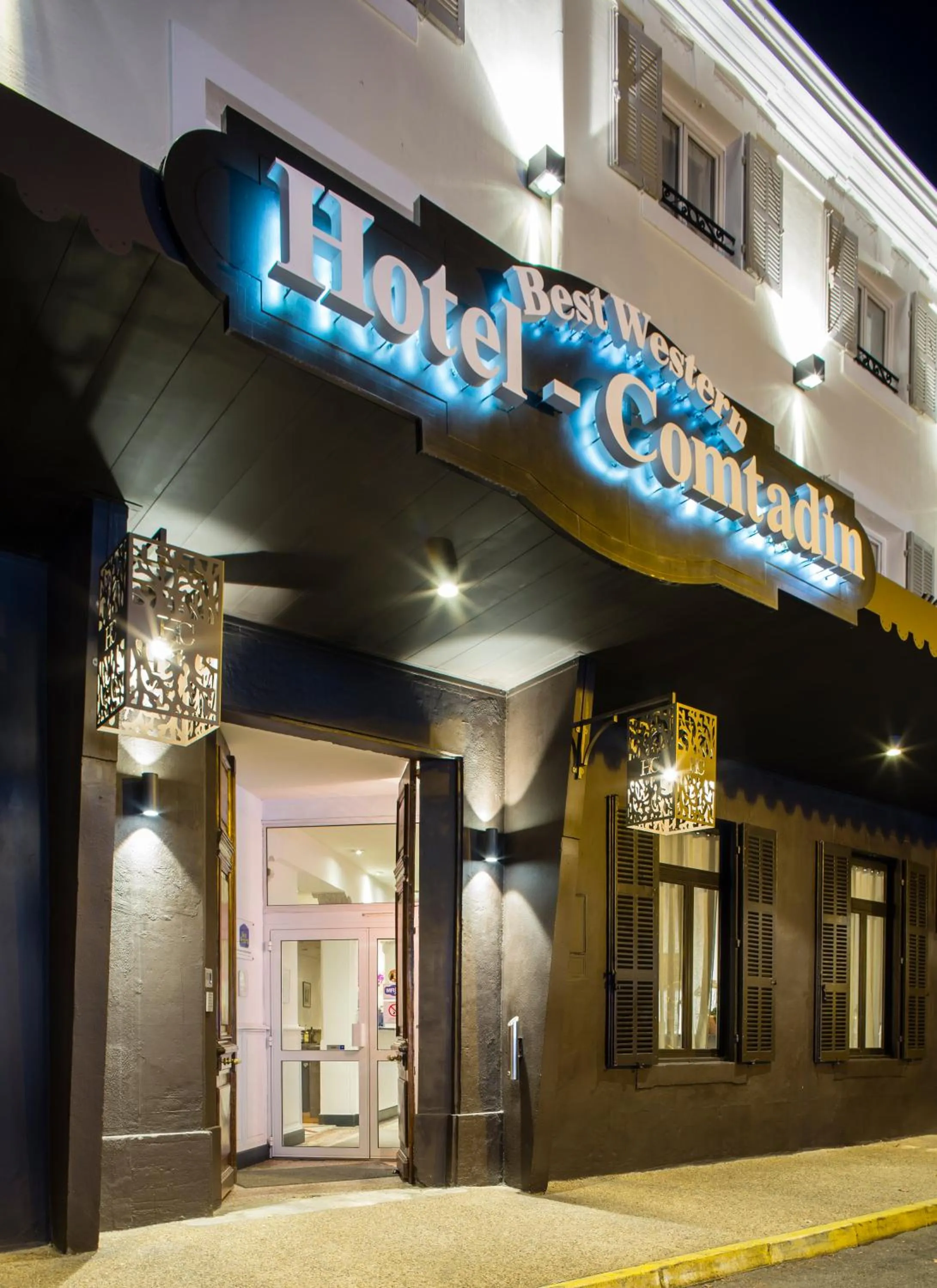 Facade/entrance in Best Western Le Comtadin