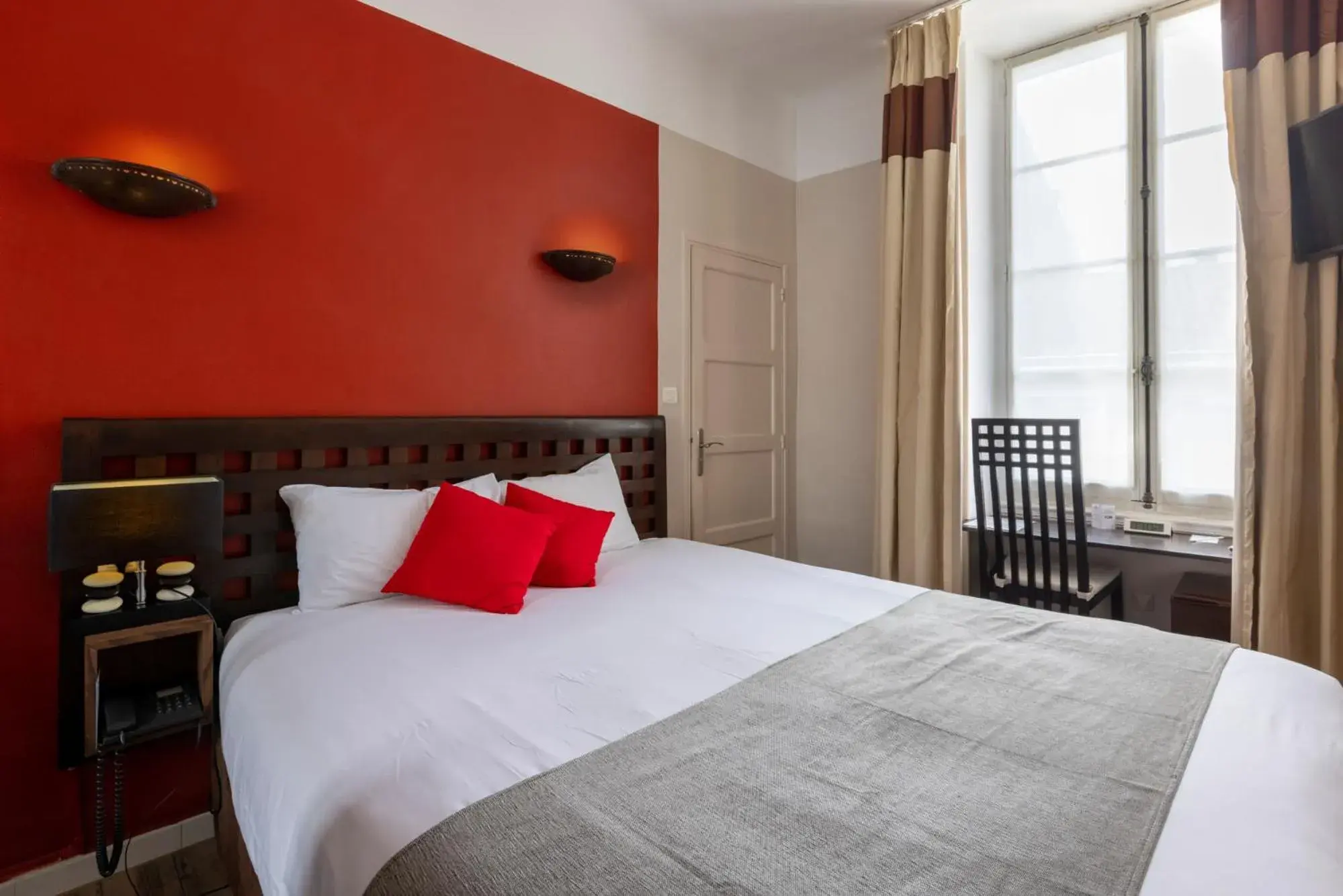 Bedroom in Best Western Le Comtadin Bedroom in Best Western Le Comtadin