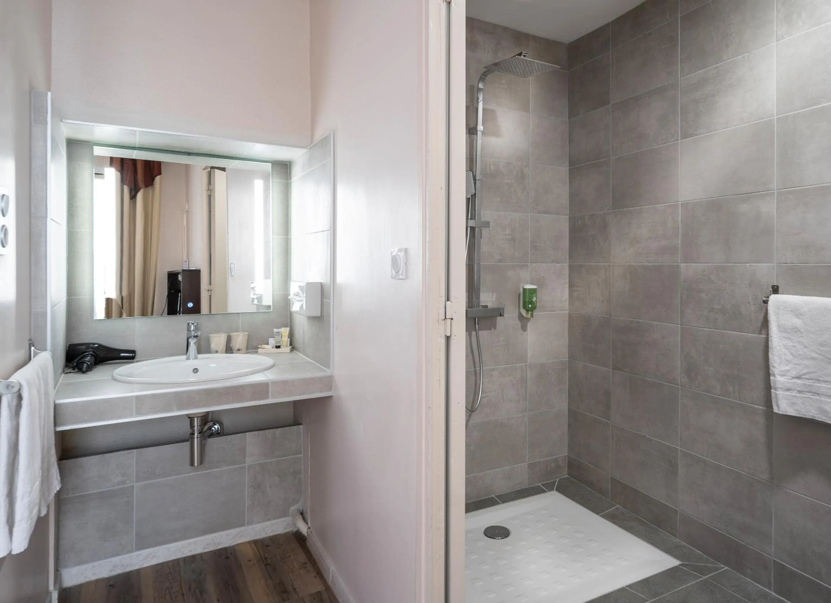 Bathroom in Best Western Le Comtadin