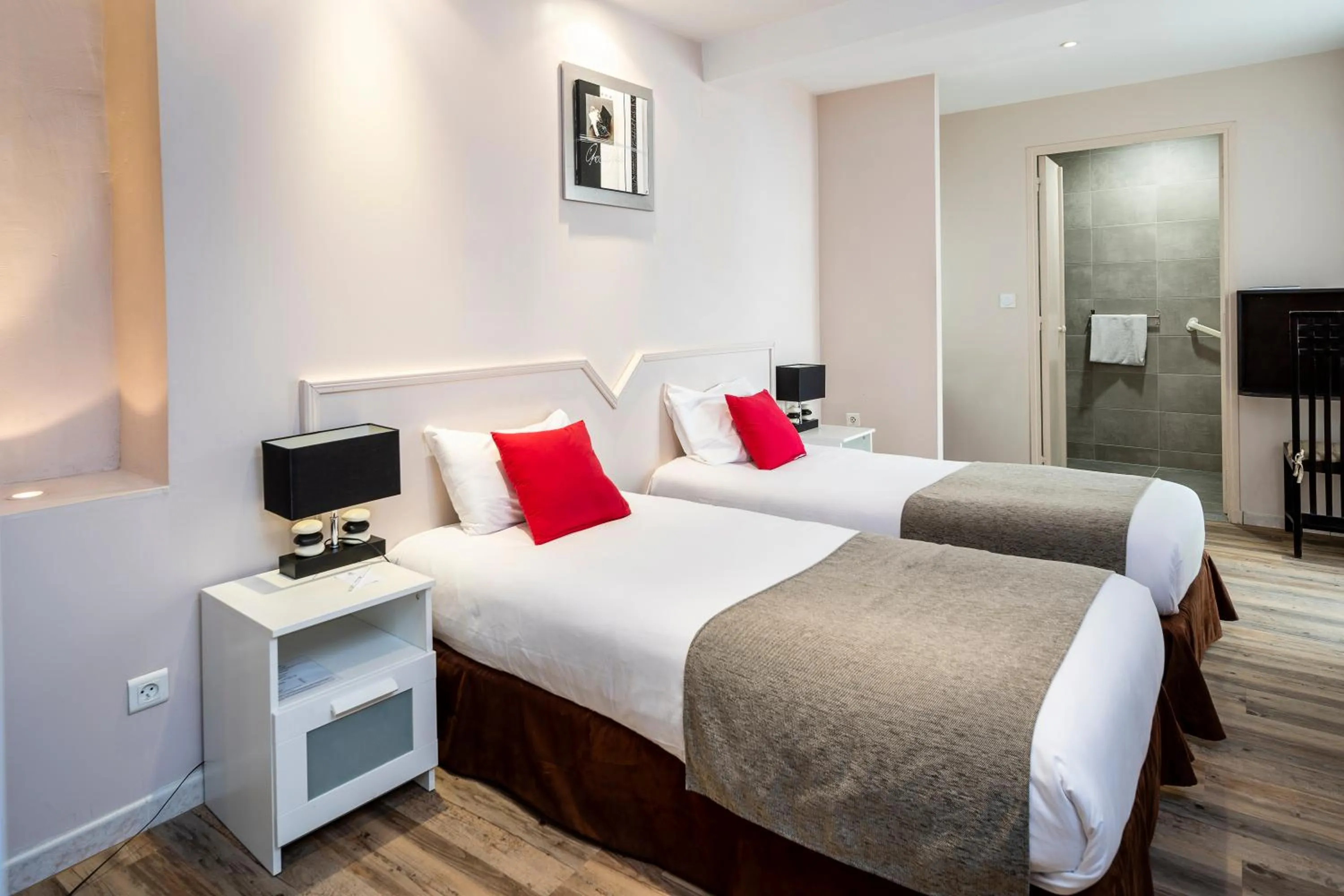 Bedroom in Best Western Le Comtadin