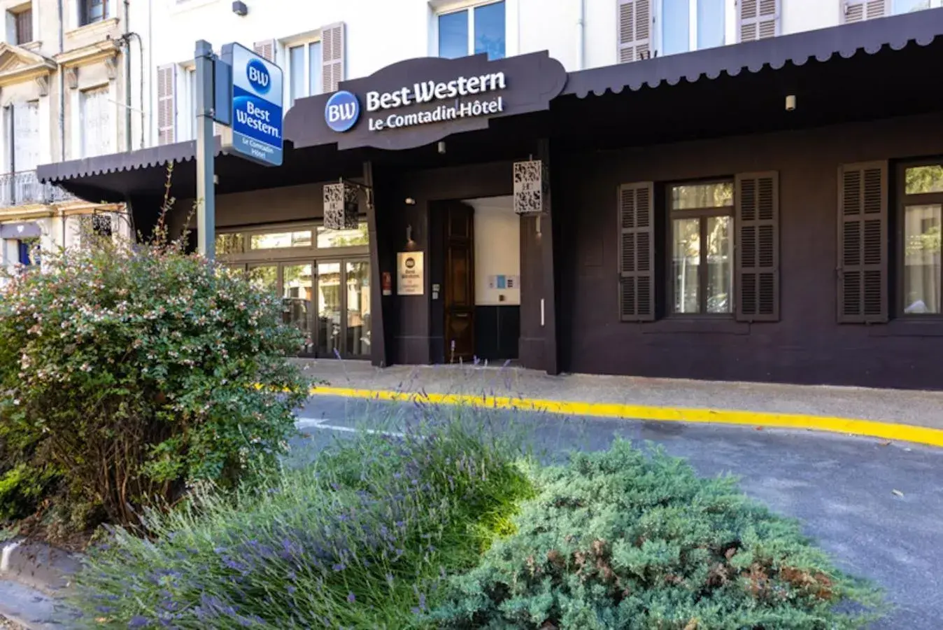 Property building in Best Western Le Comtadin Property building in Best Western Le Comtadin