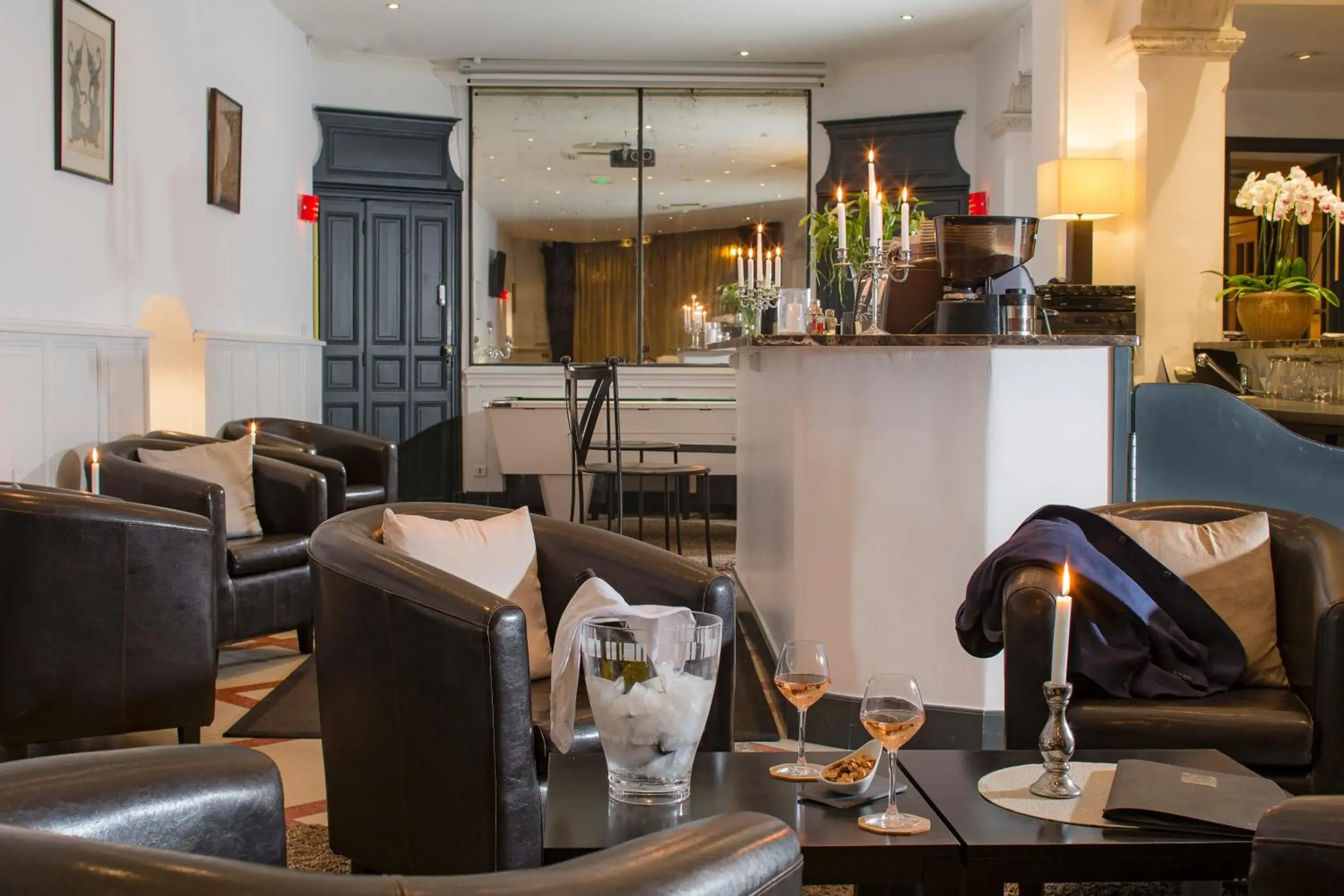 Lounge or bar in Best Western Le Comtadin Lounge or bar in Best Western Le Comtadin