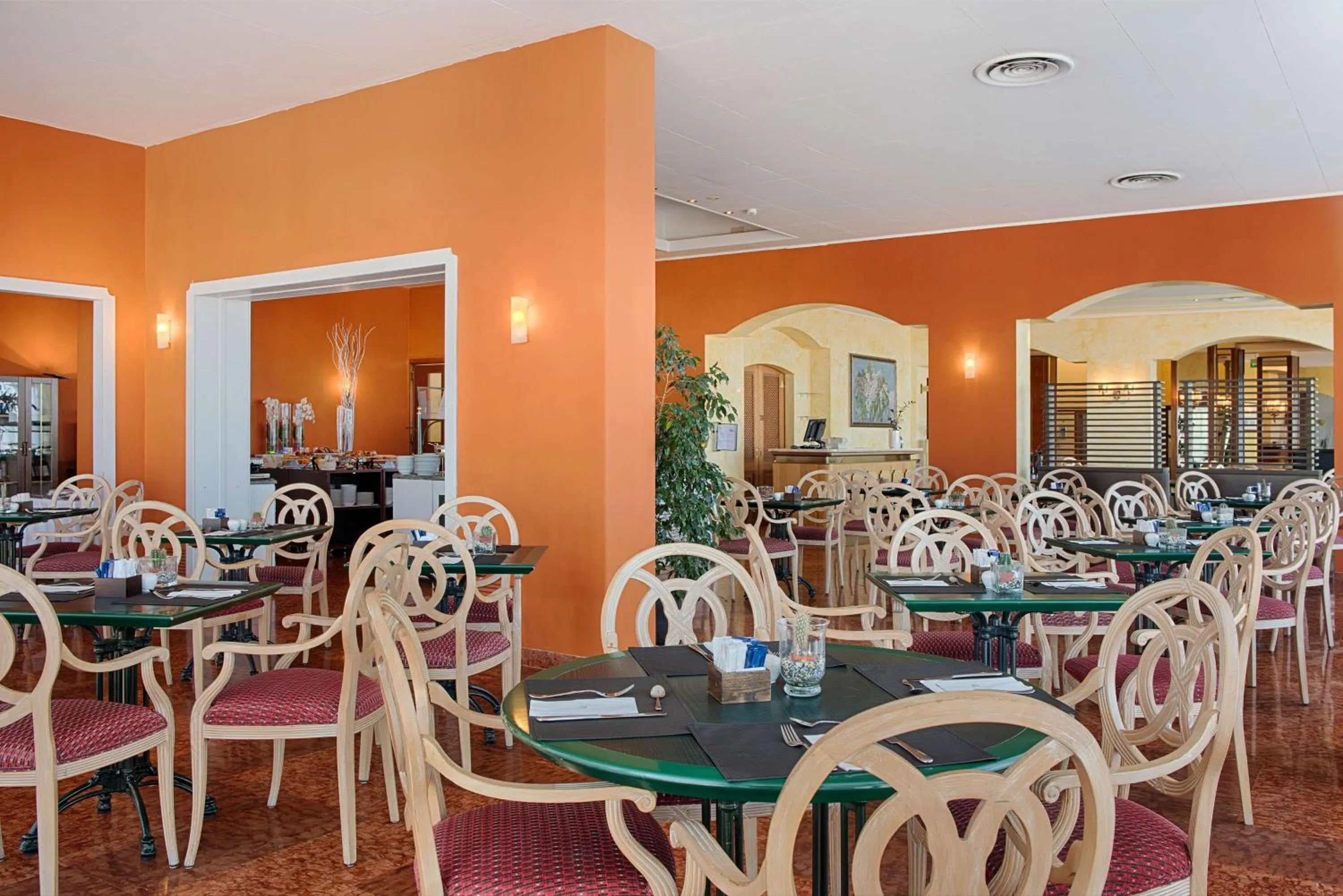 Restaurant/places to eat in NH Ancona