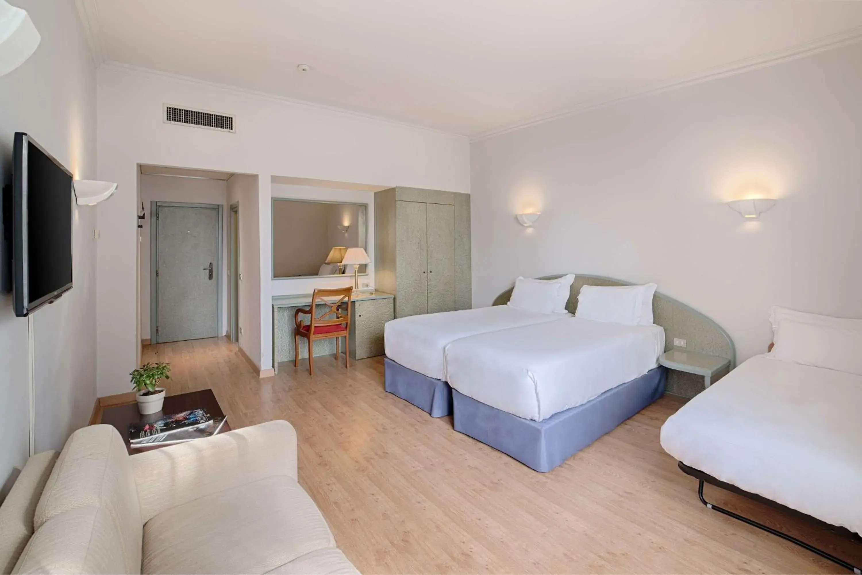 Photo of the whole room, Bed in NH Ancona Photo of the whole room, Bed in NH Ancona