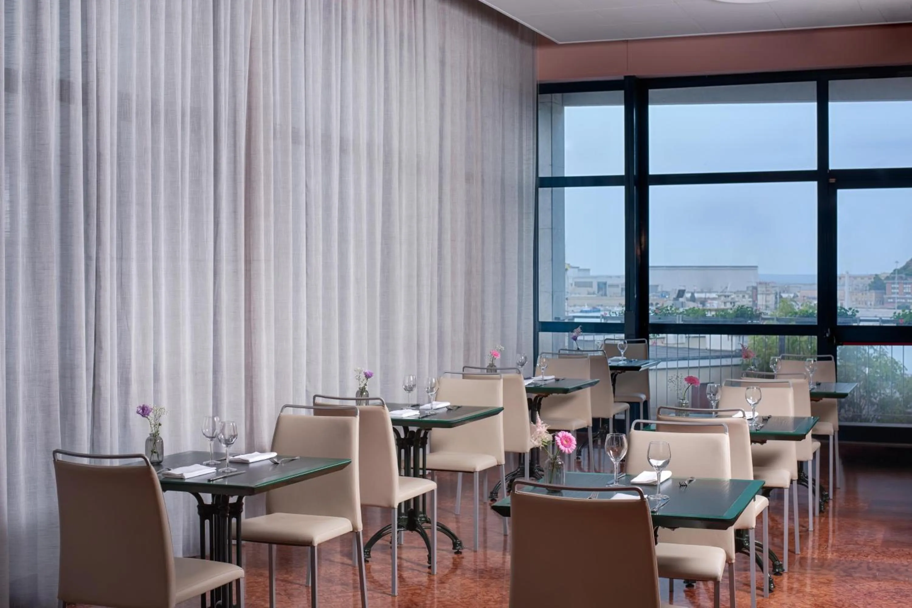 Restaurant/places to eat in NH Ancona