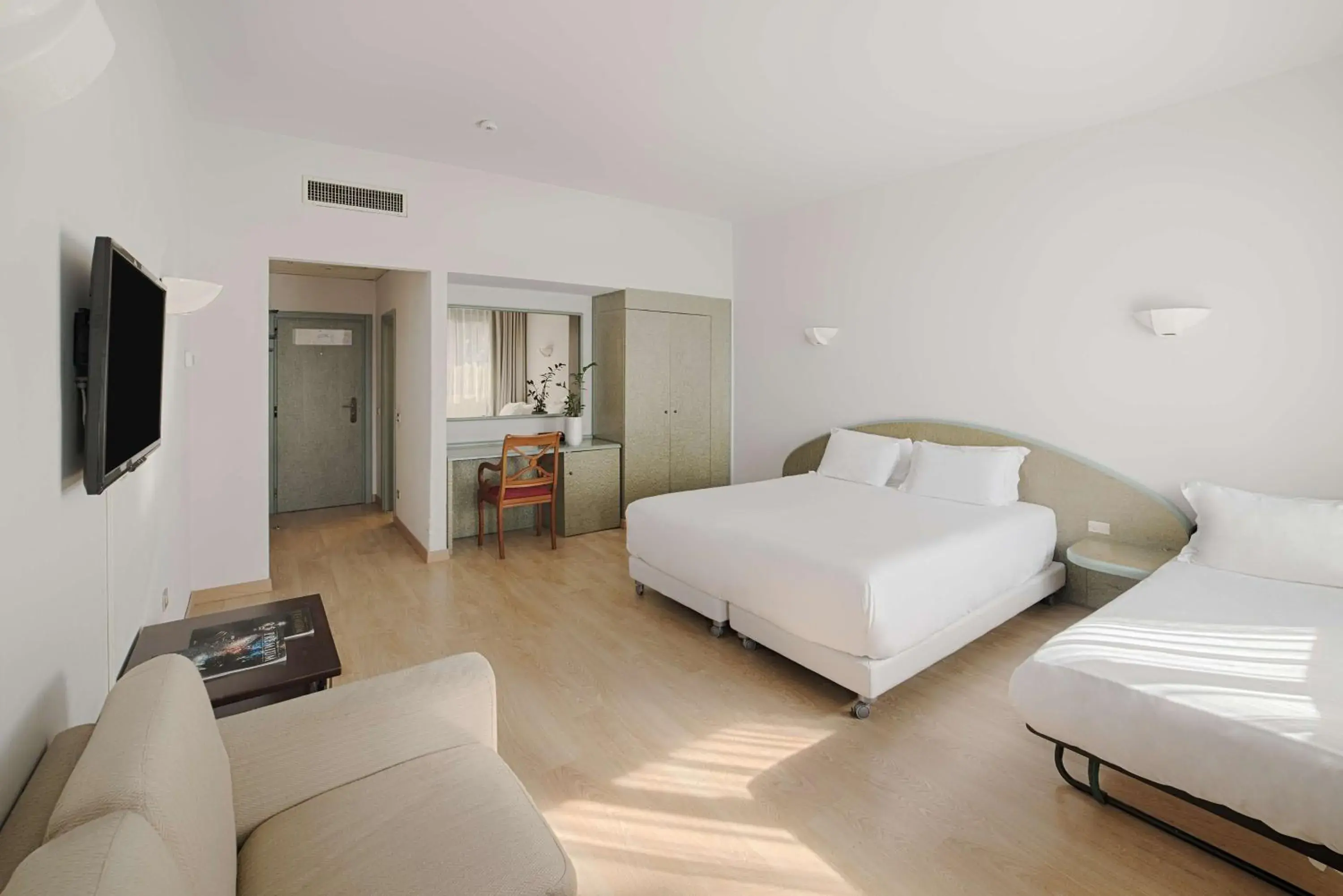 Photo of the whole room, Bed in NH Ancona Photo of the whole room, Bed in NH Ancona