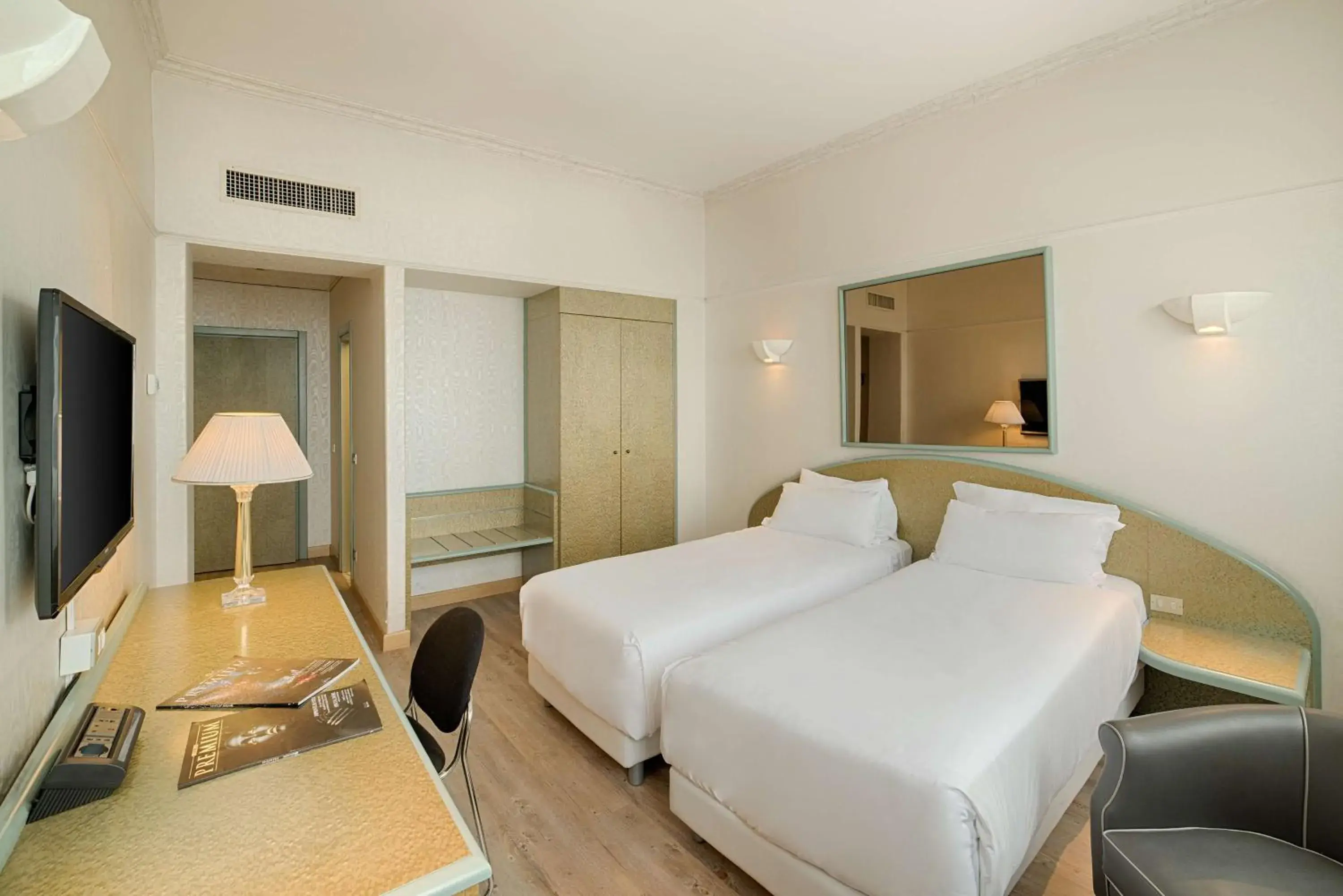 Photo of the whole room, Bed in NH Ancona Photo of the whole room, Bed in NH Ancona