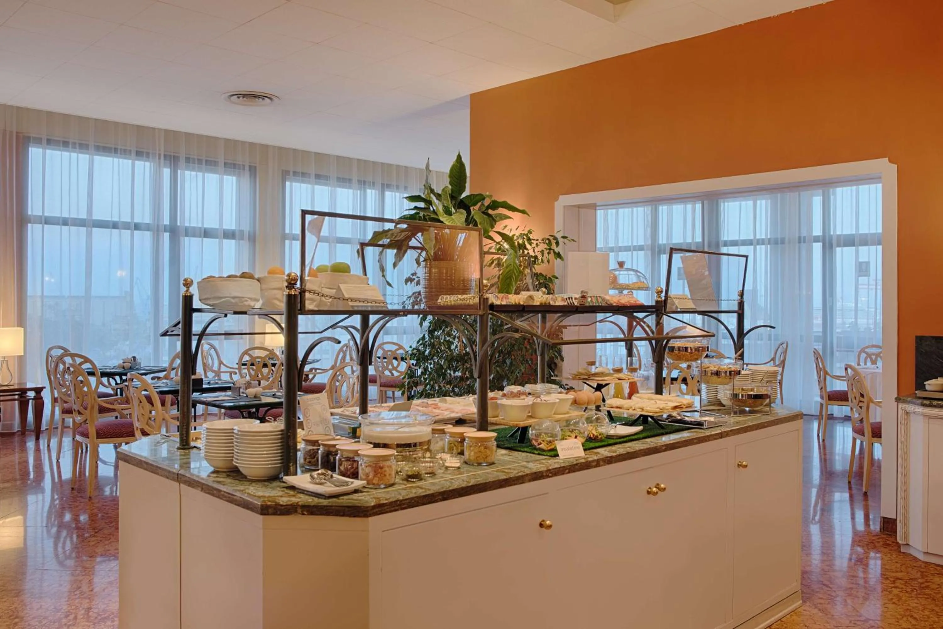 Restaurant/places to eat in NH Ancona