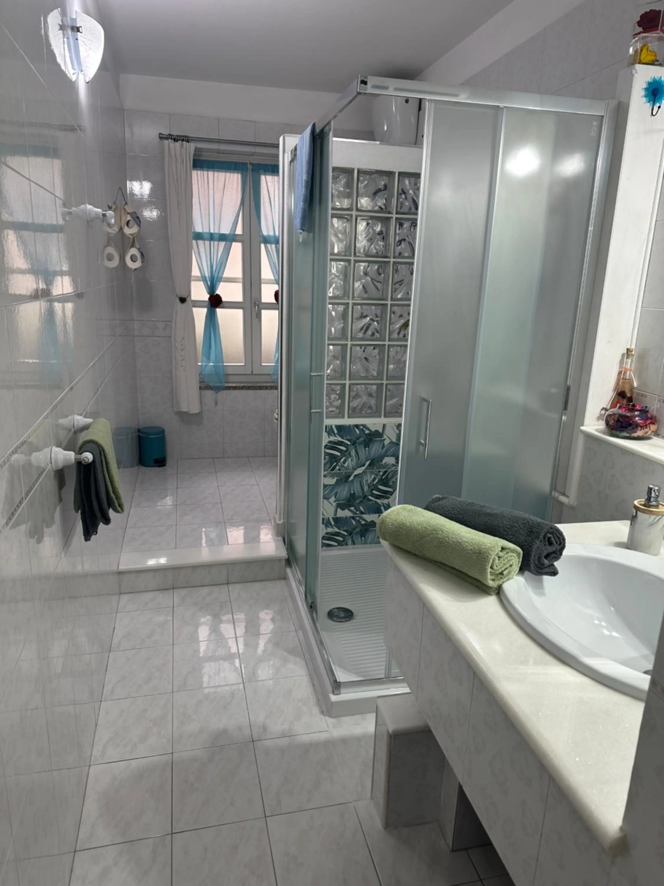 Shower in B&B Filomena