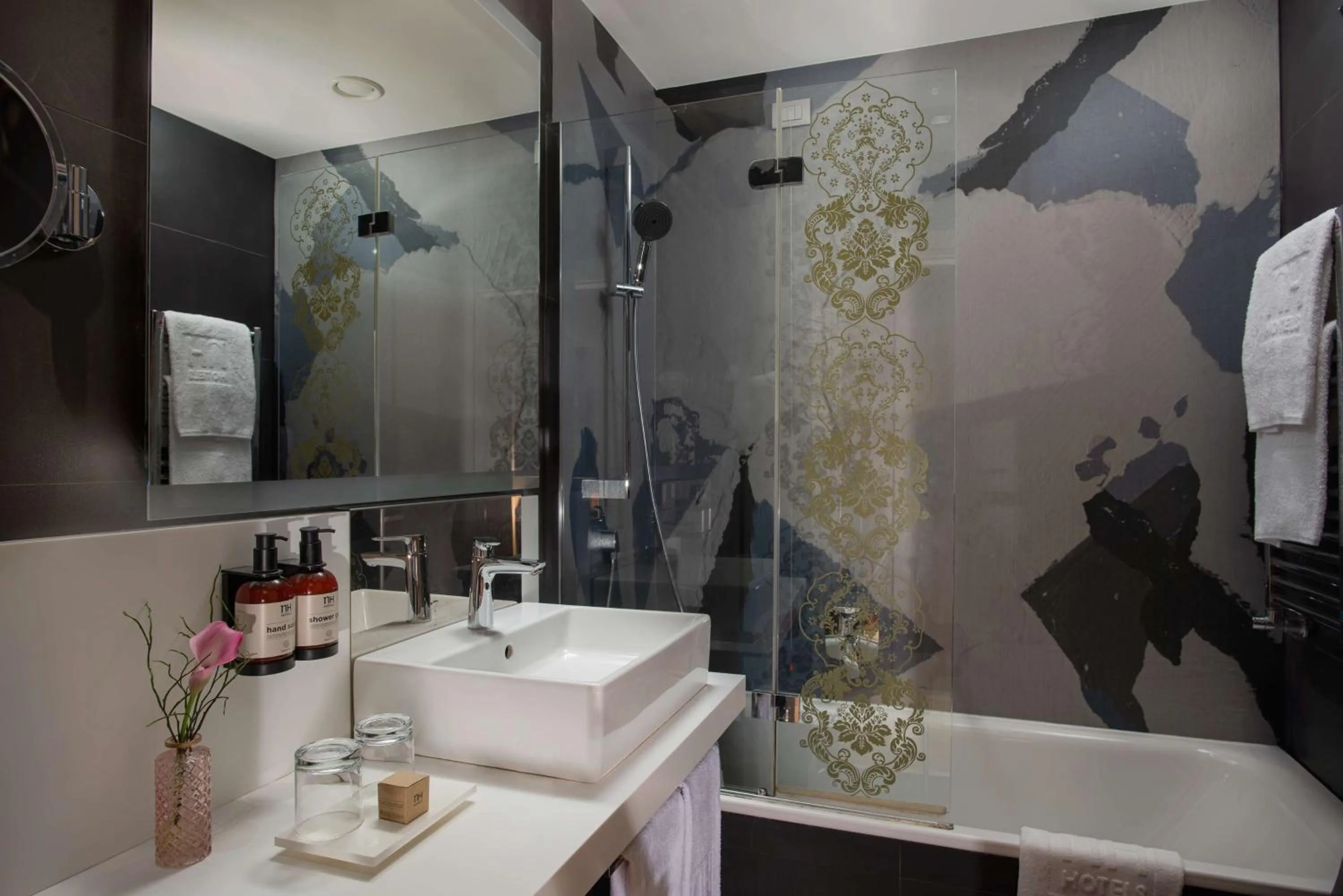 Bathroom in NH Firenze