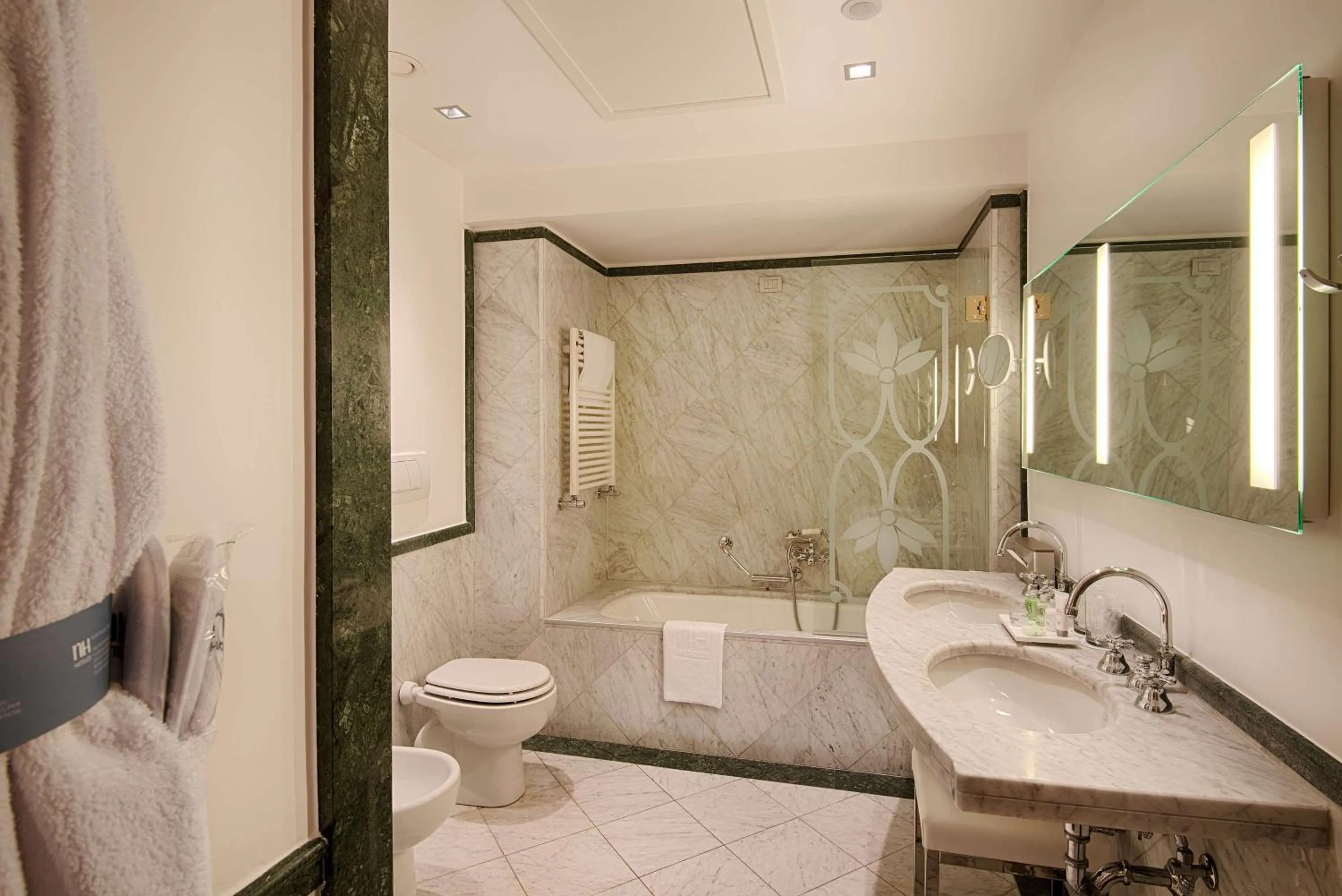 Superior Double or Twin Room XL in NH Firenze