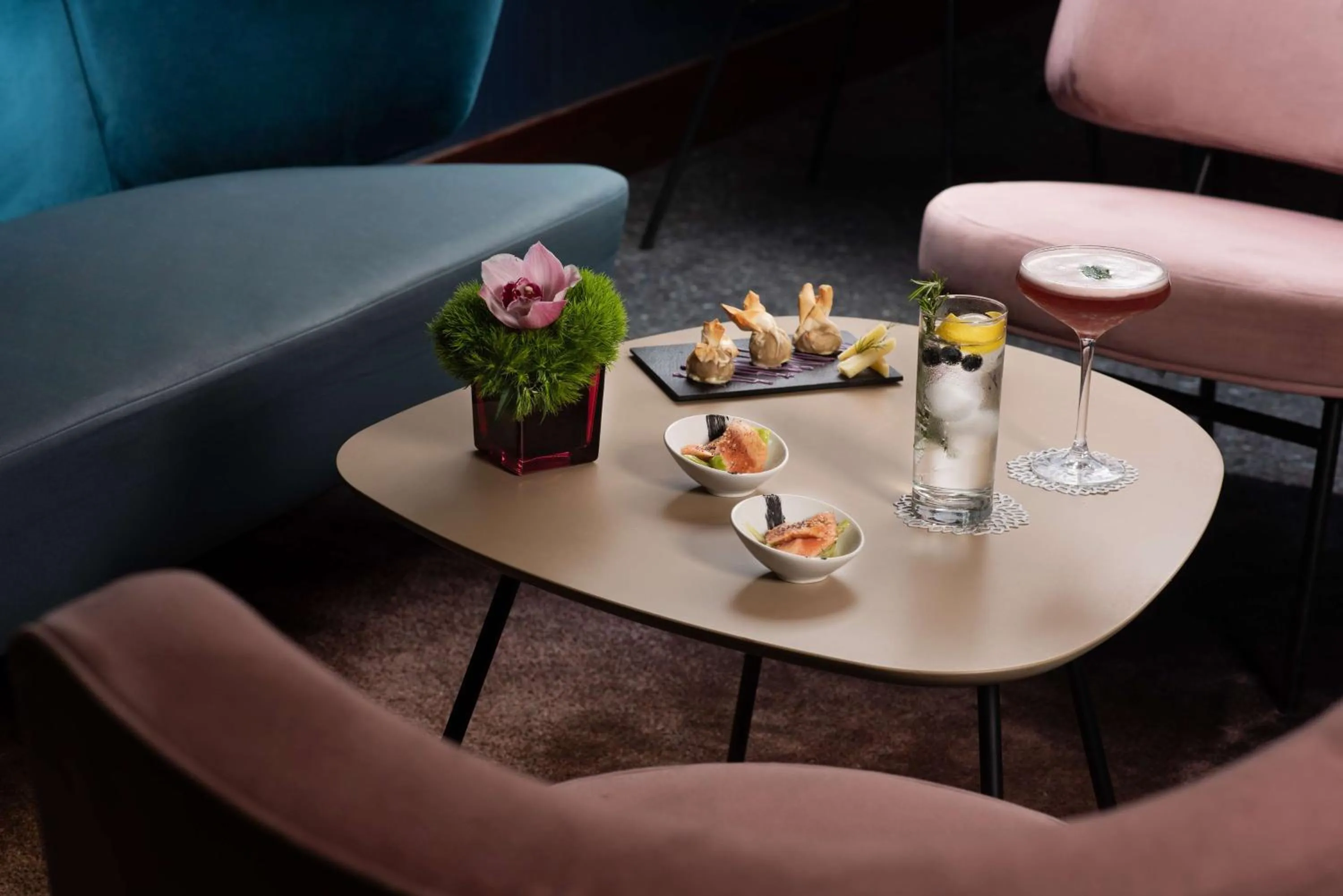 Lounge or bar in NH Firenze