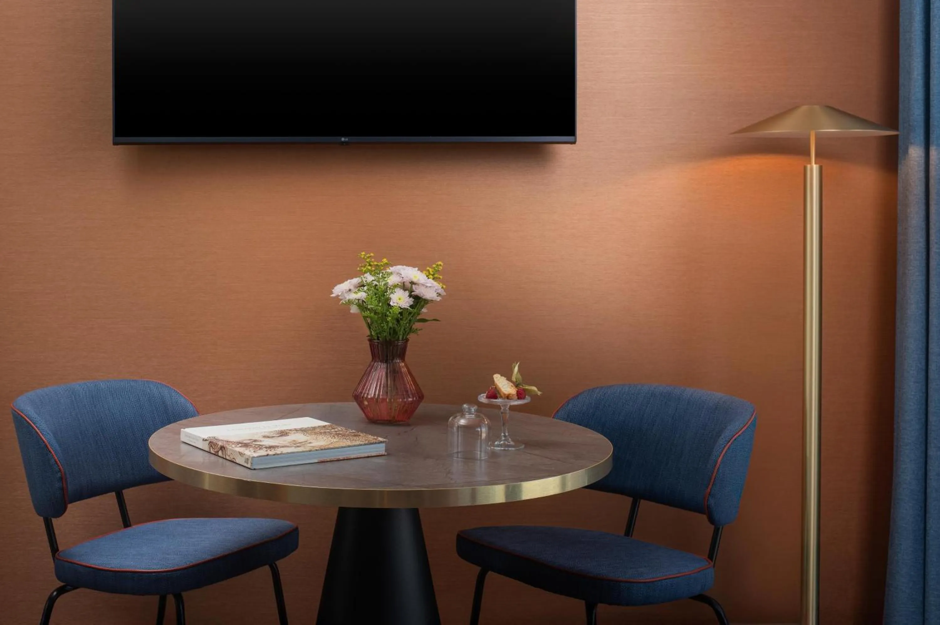 Photo of the whole room in NH Firenze