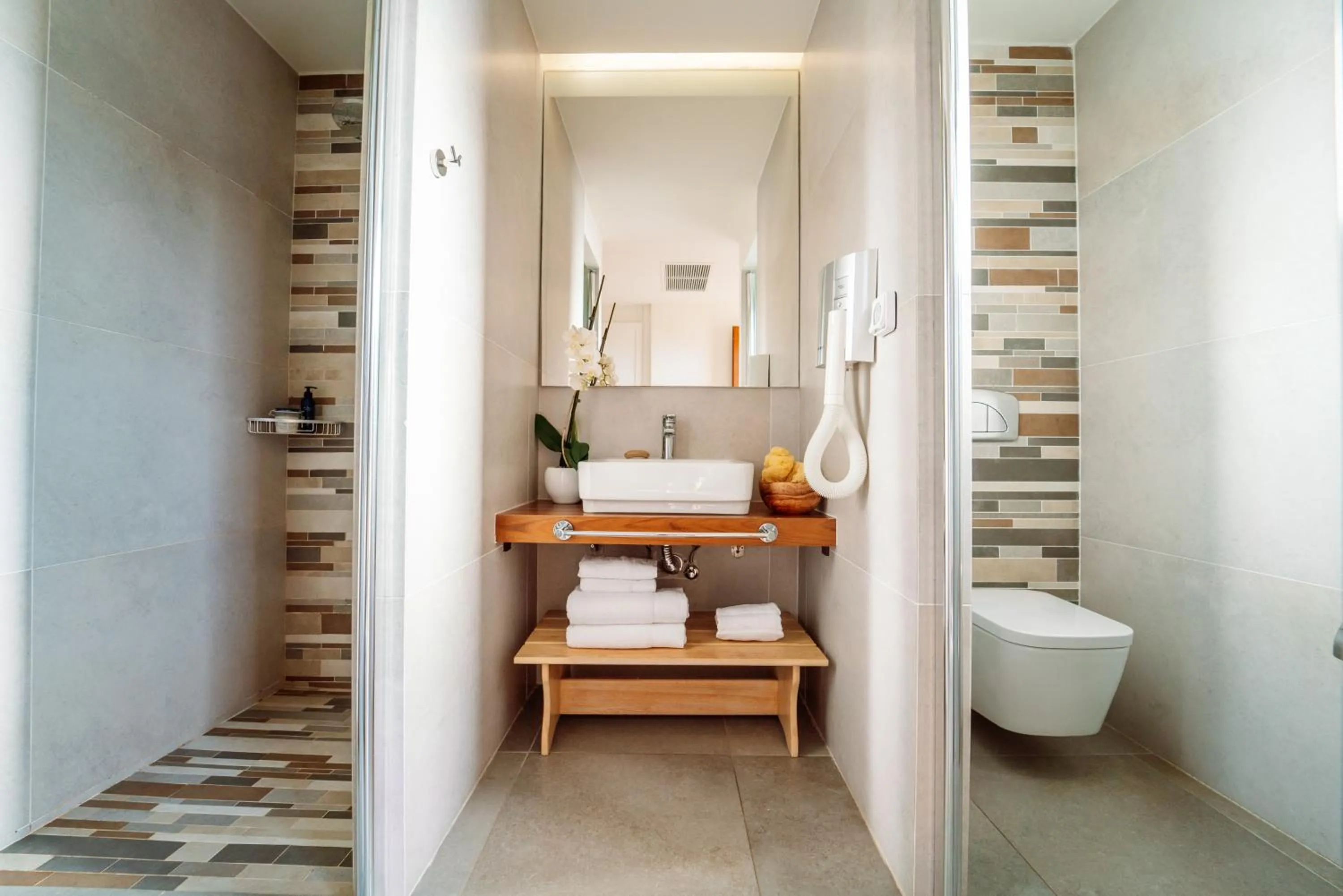 Shower in Ostria Resort & Spa