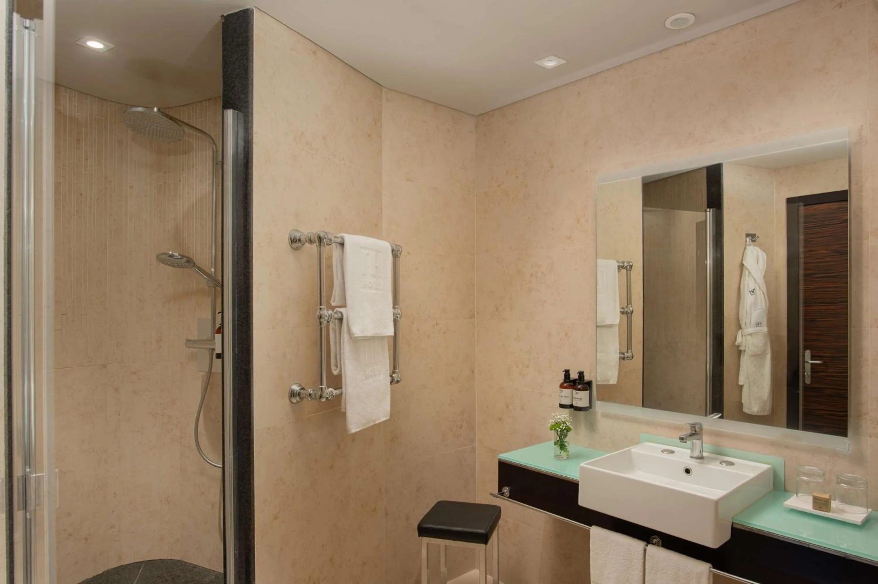 Bedroom in NH Napoli Panorama