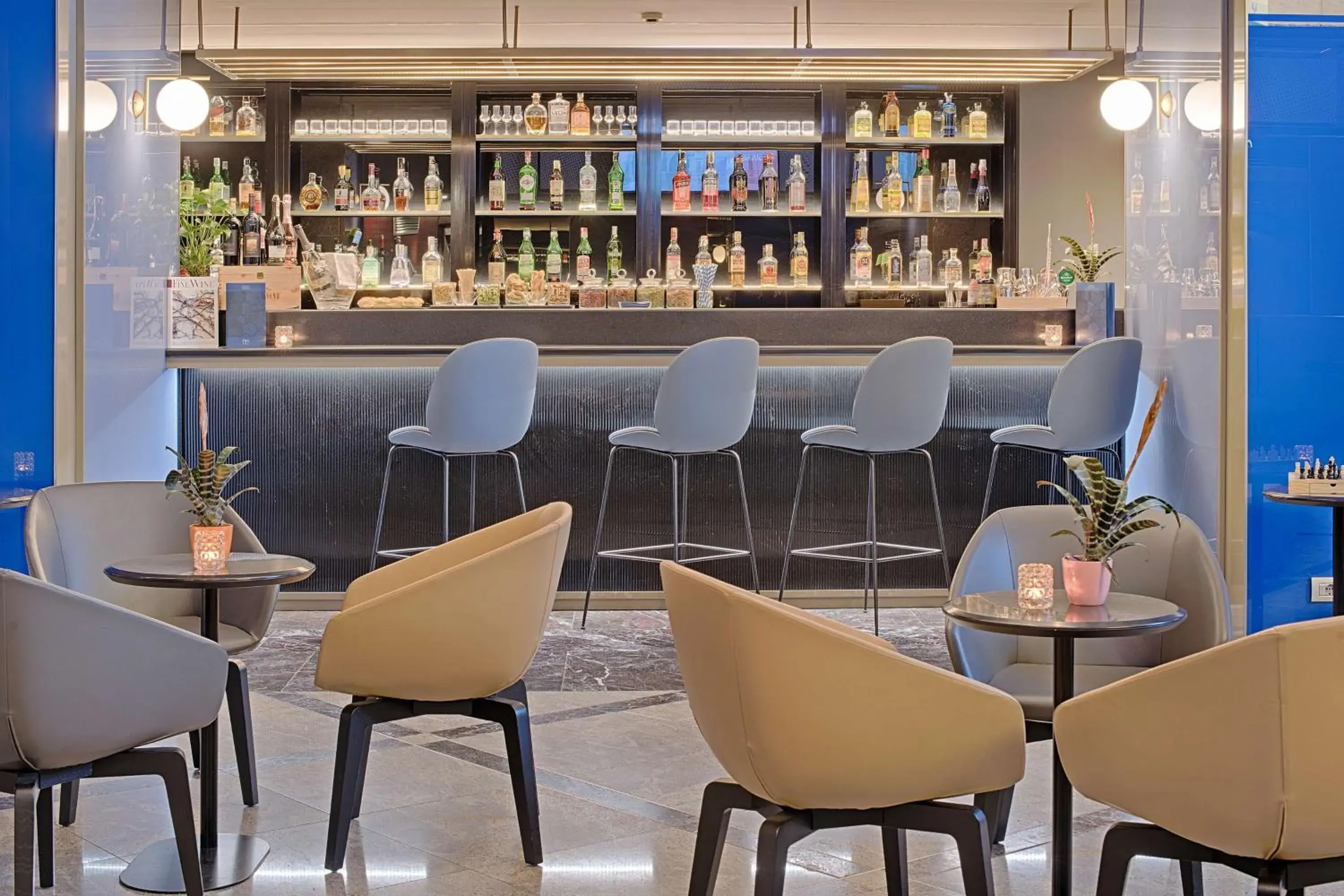 Lounge or bar in NH Napoli Panorama Lounge or bar in NH Napoli Panorama