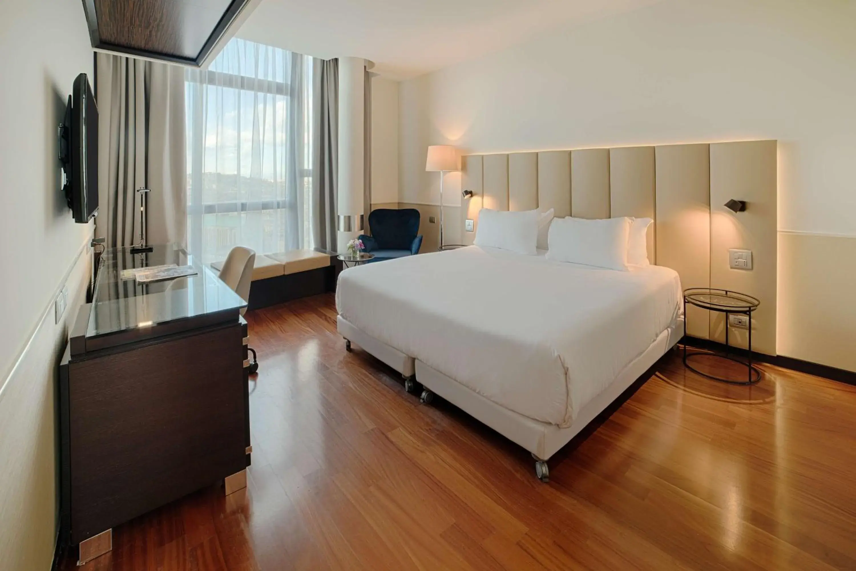 Bedroom, Bed in NH Napoli Panorama Bedroom, Bed in NH Napoli Panorama