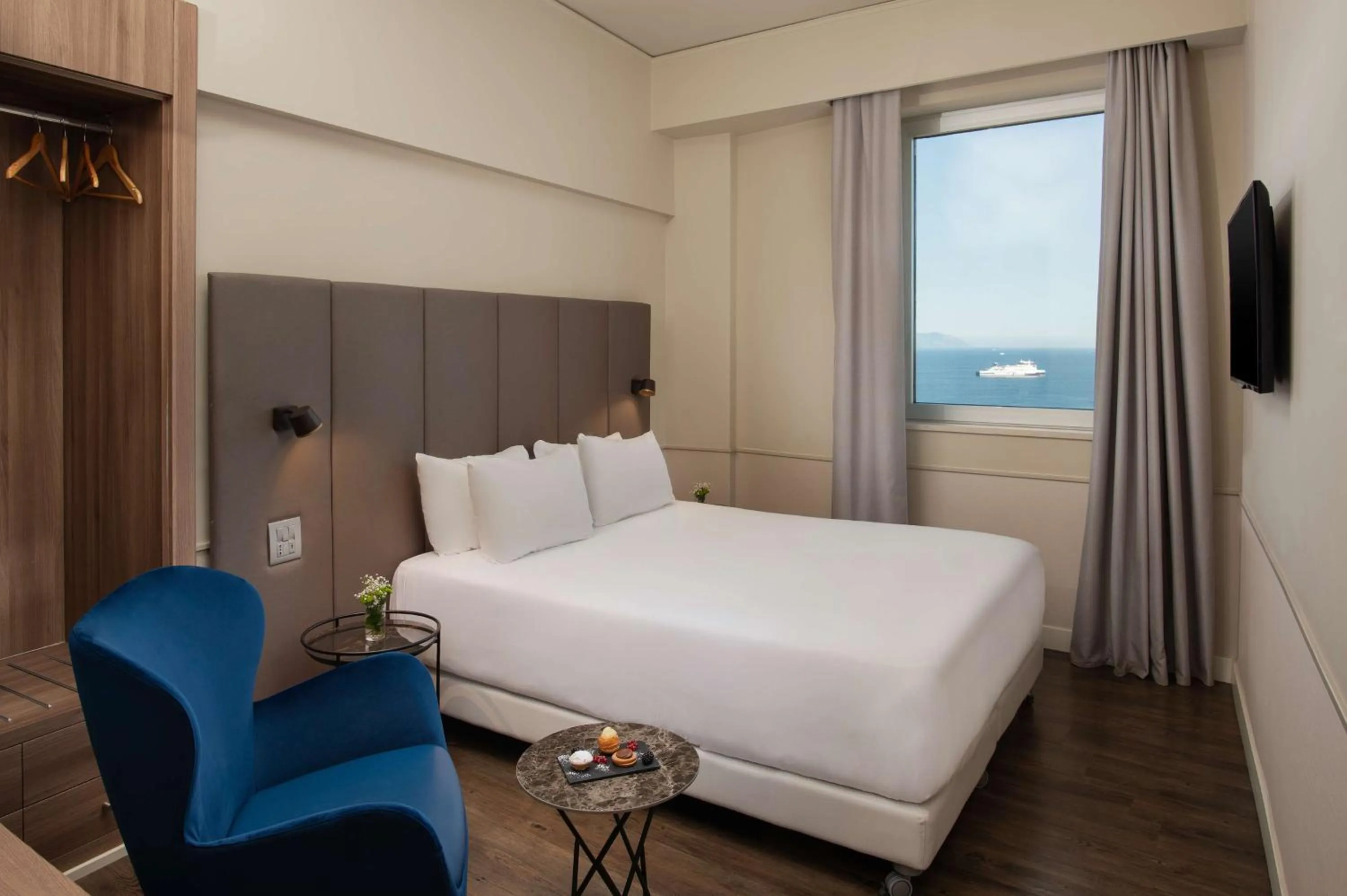 Bedroom, Bed in NH Napoli Panorama