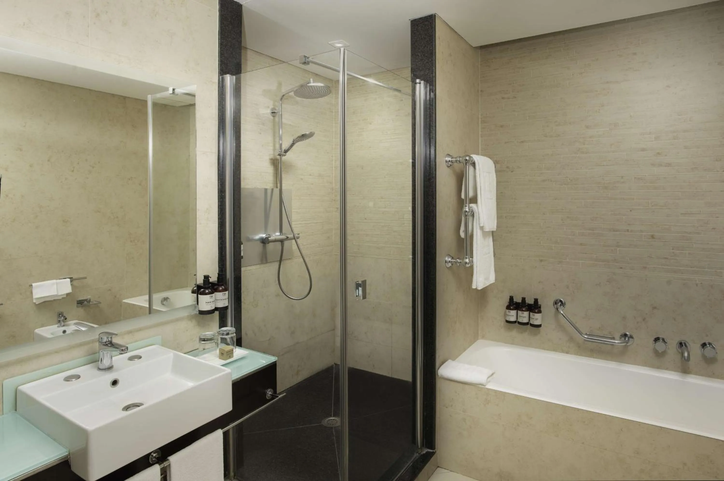 Bedroom in NH Napoli Panorama