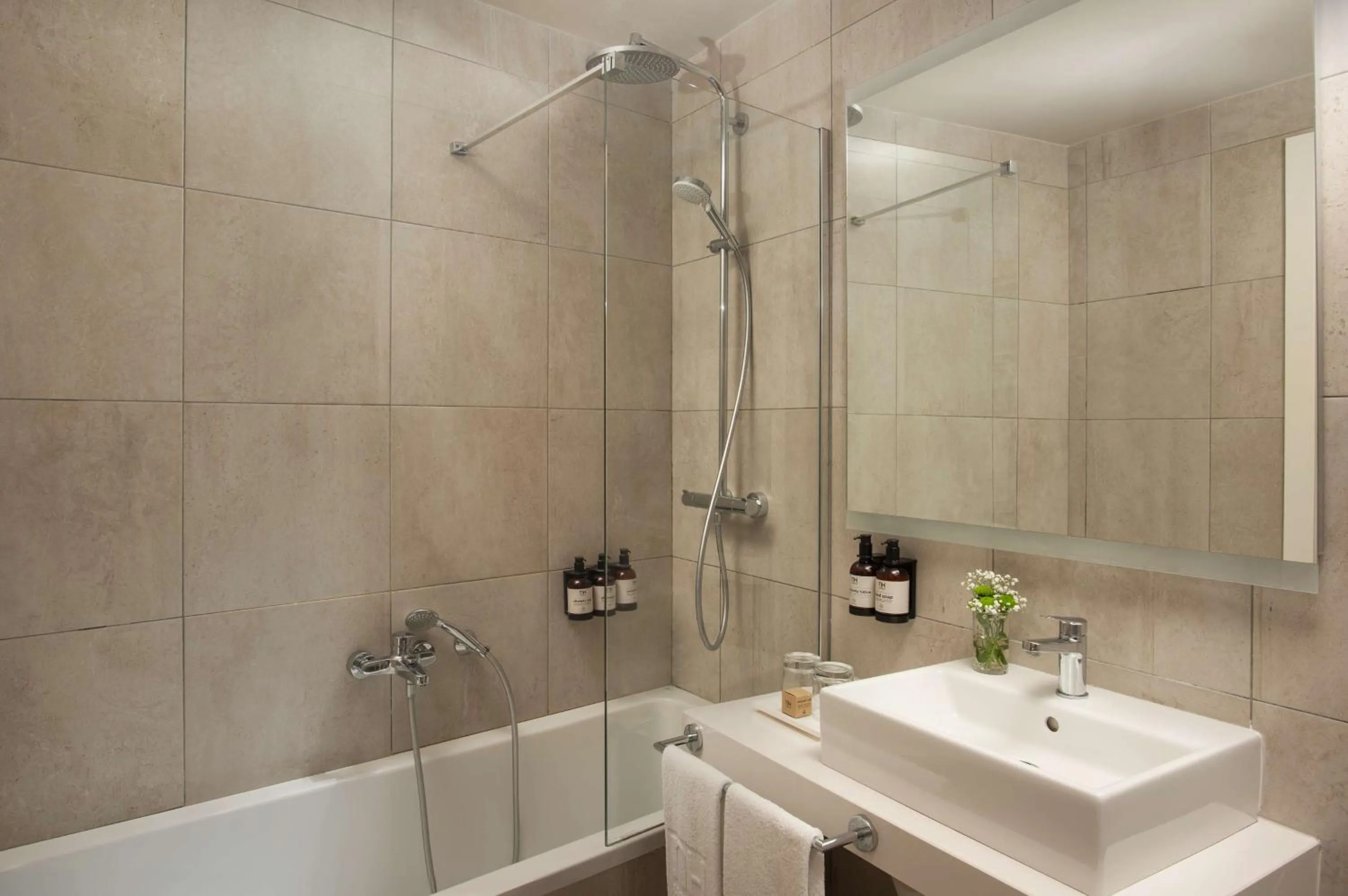 Bedroom in NH Napoli Panorama