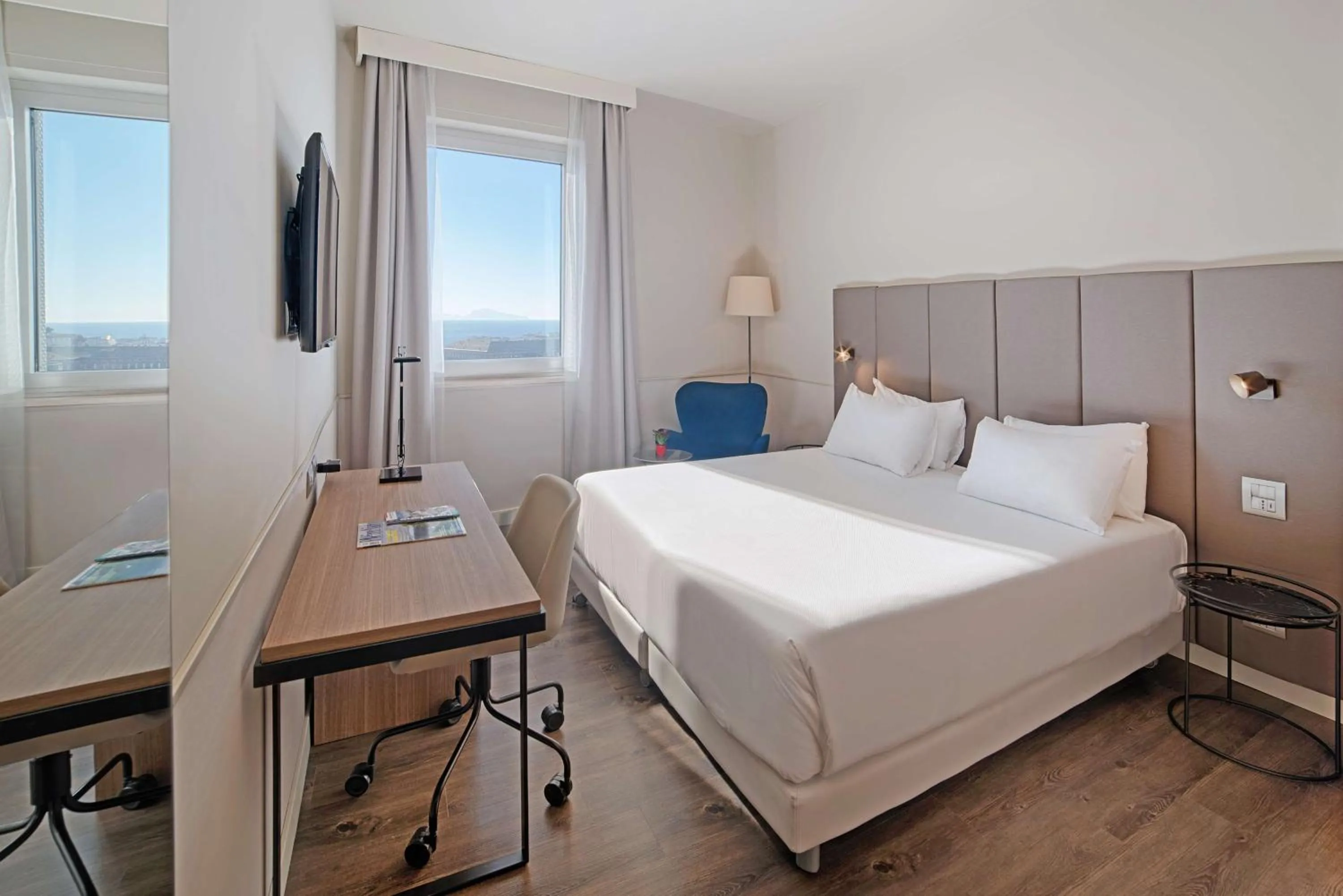 Bedroom, Bed in NH Napoli Panorama