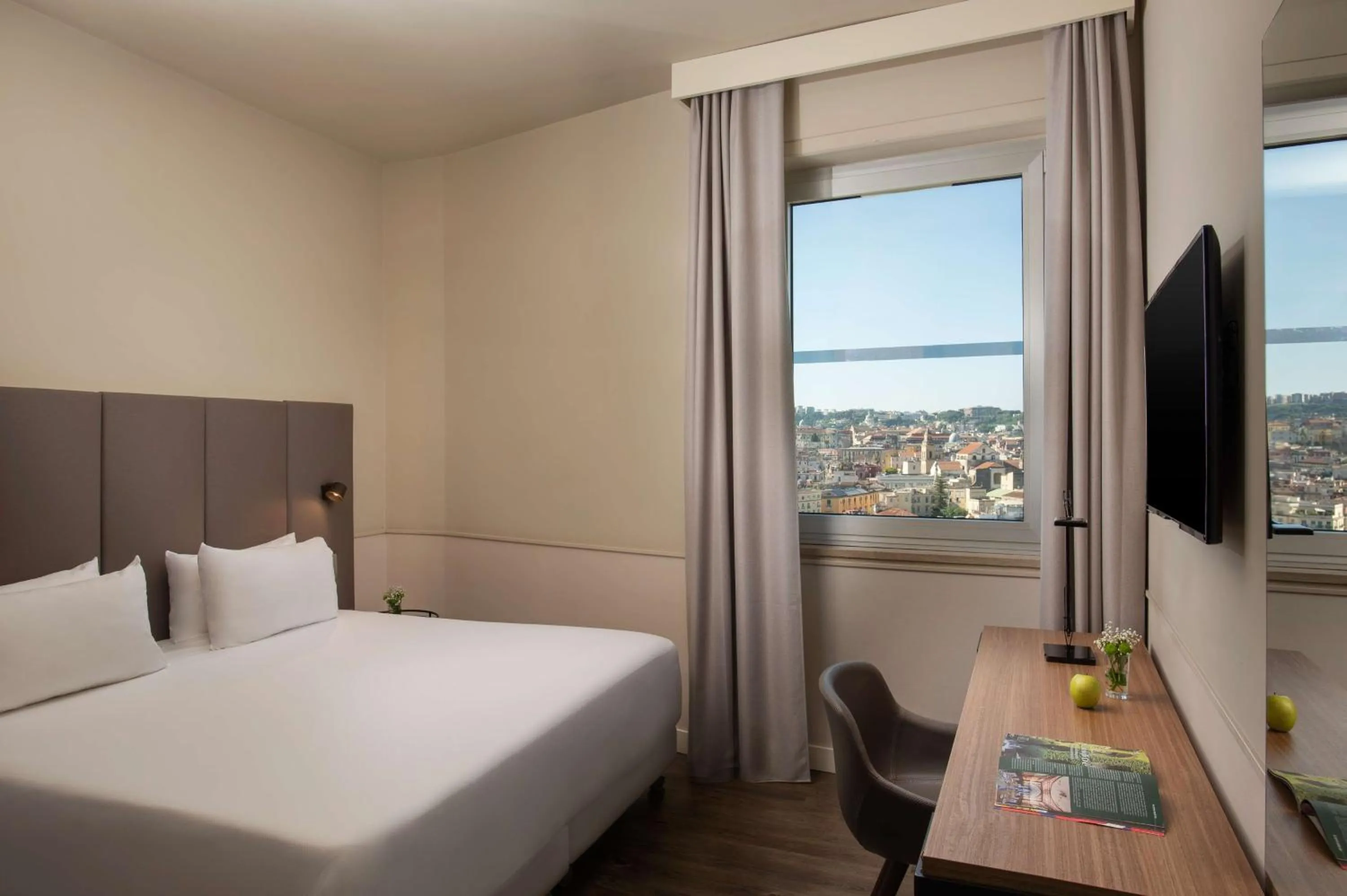 Bedroom, Bed in NH Napoli Panorama