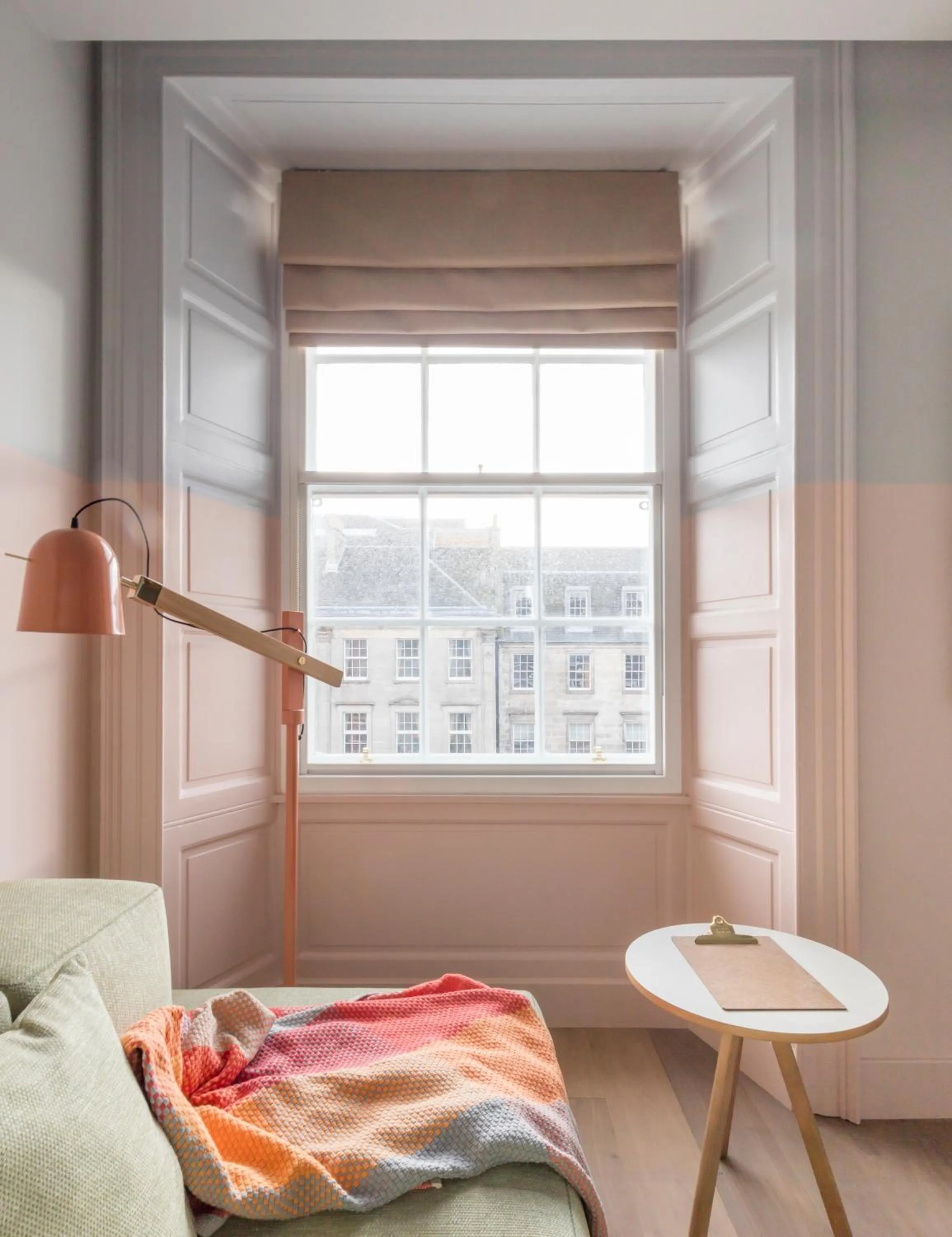 Seating area, Bed in Eden Locke