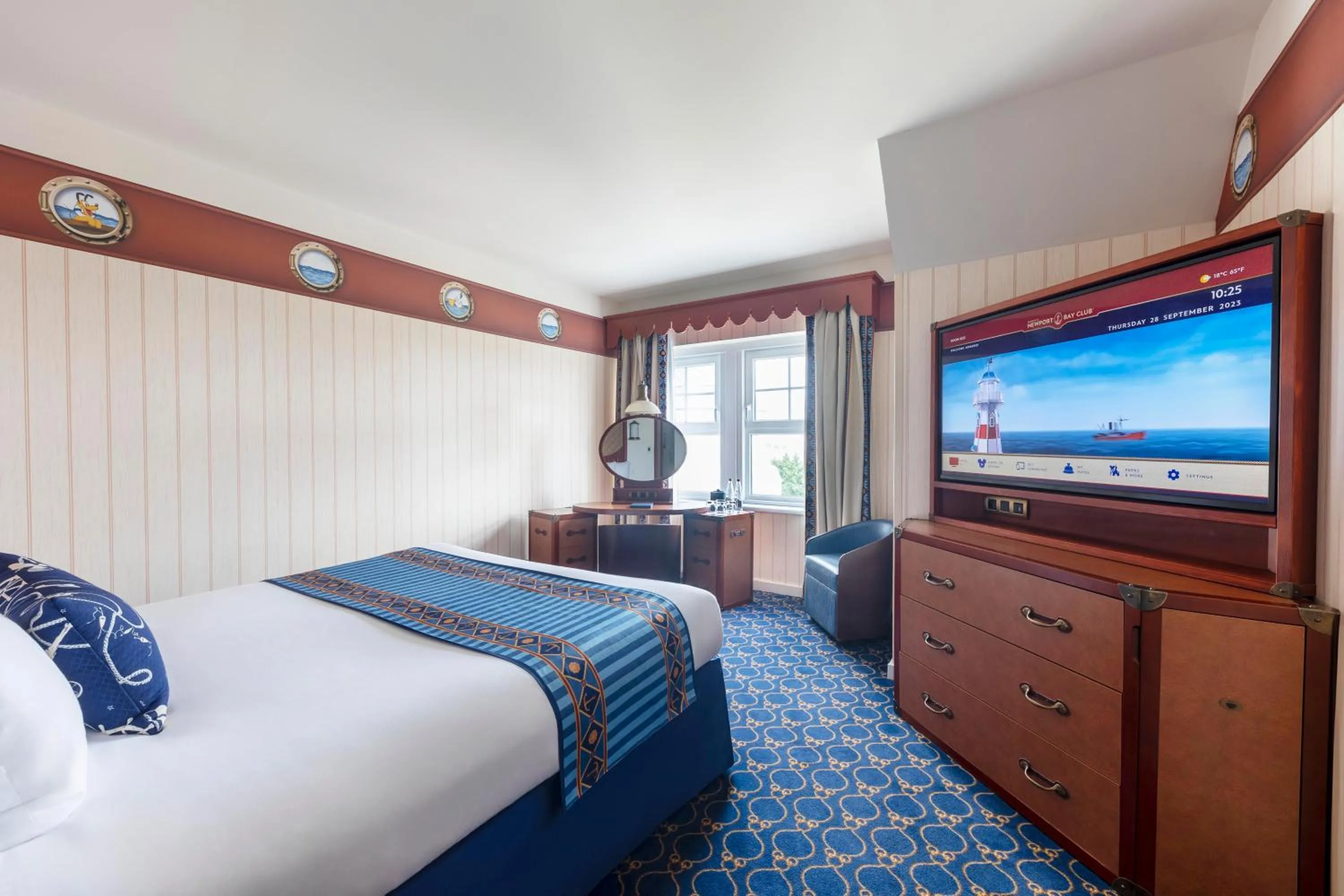 Bedroom, Bed in Disney Newport Bay Club