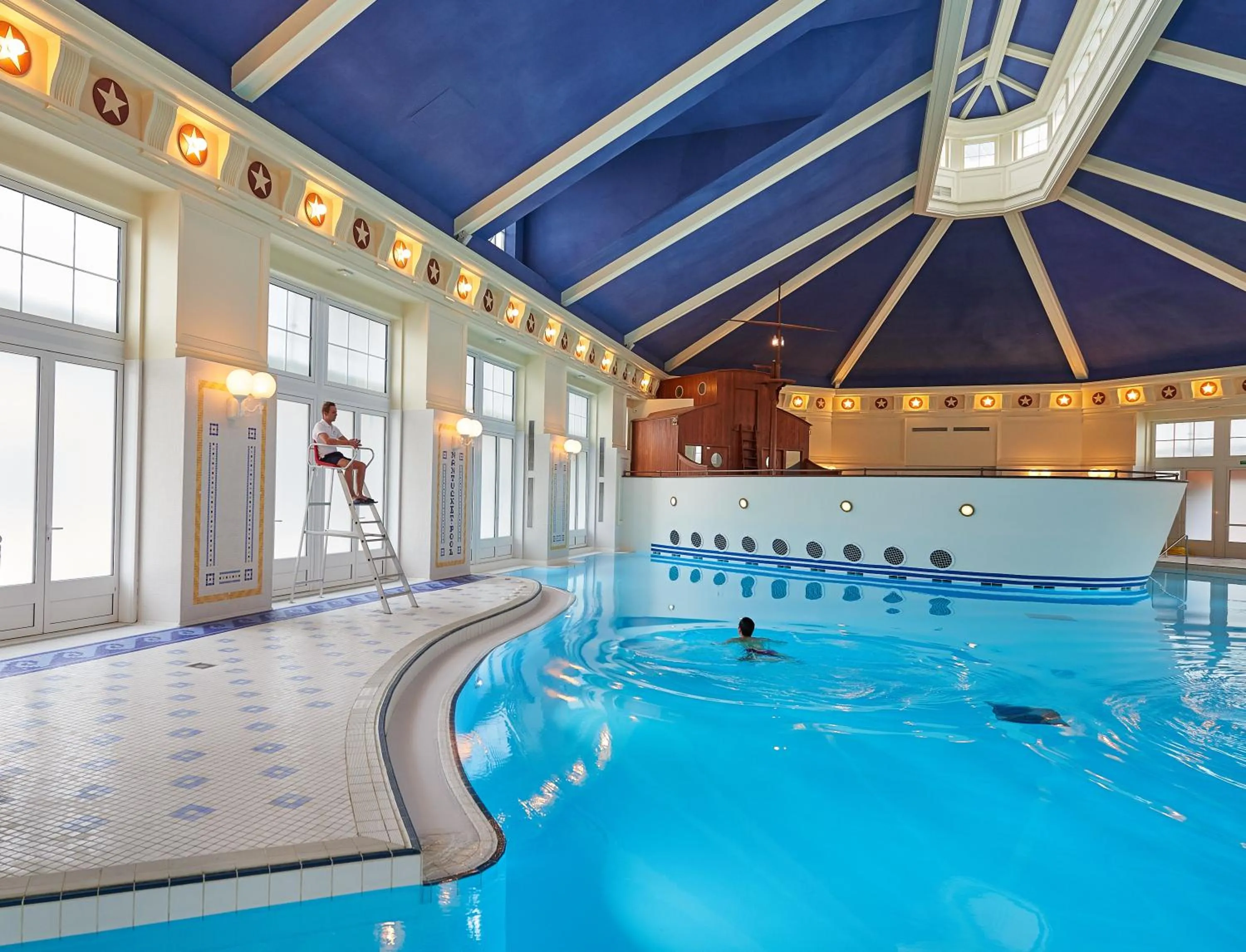 Swimming pool in Disney Newport Bay Club